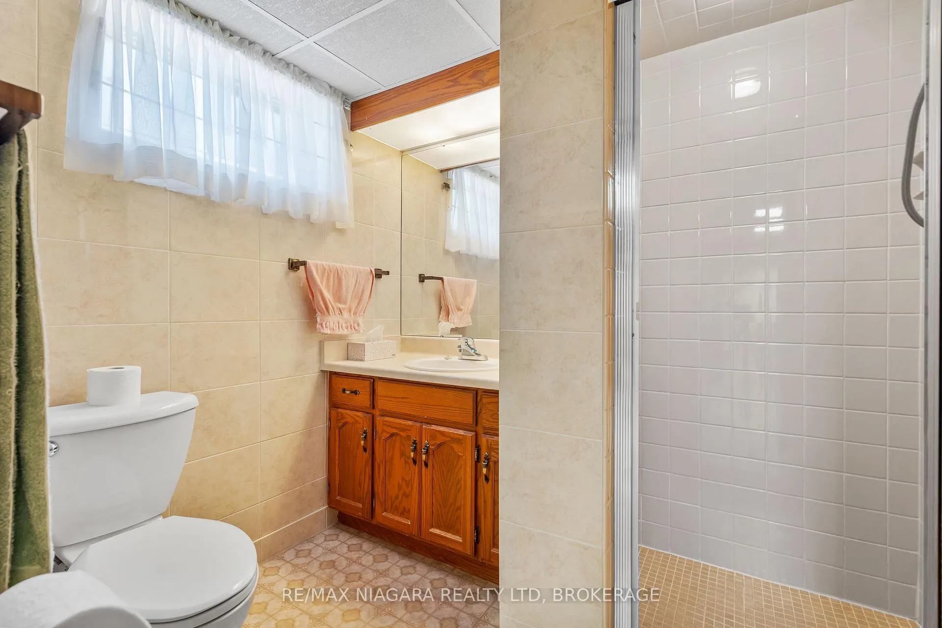 Photo 25 of 10 King's Grant Road, St. Catharines, Lakeshore — HOMEH