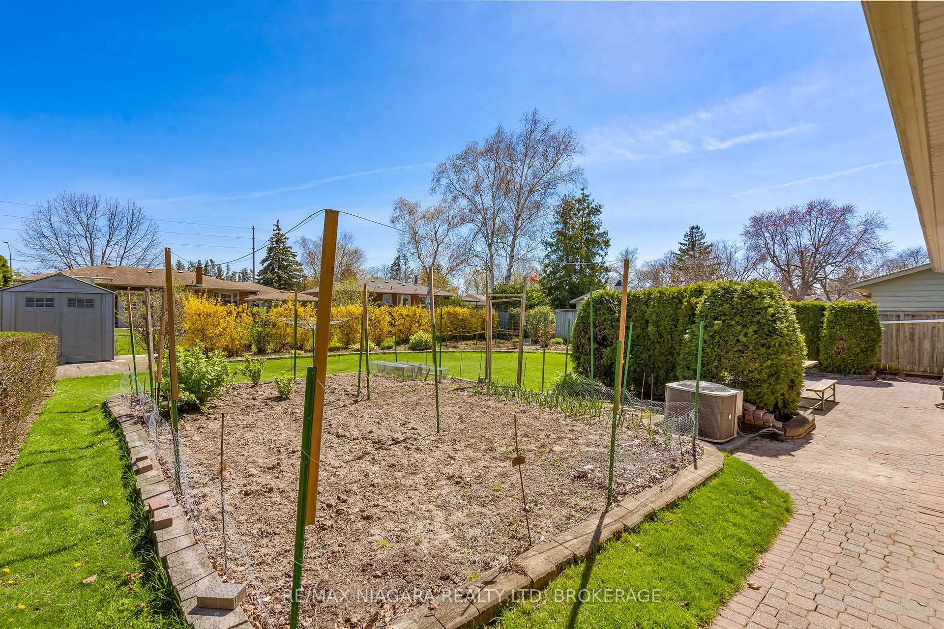 Photo 28 of 10 King's Grant Road, St. Catharines, Lakeshore — HOMEH