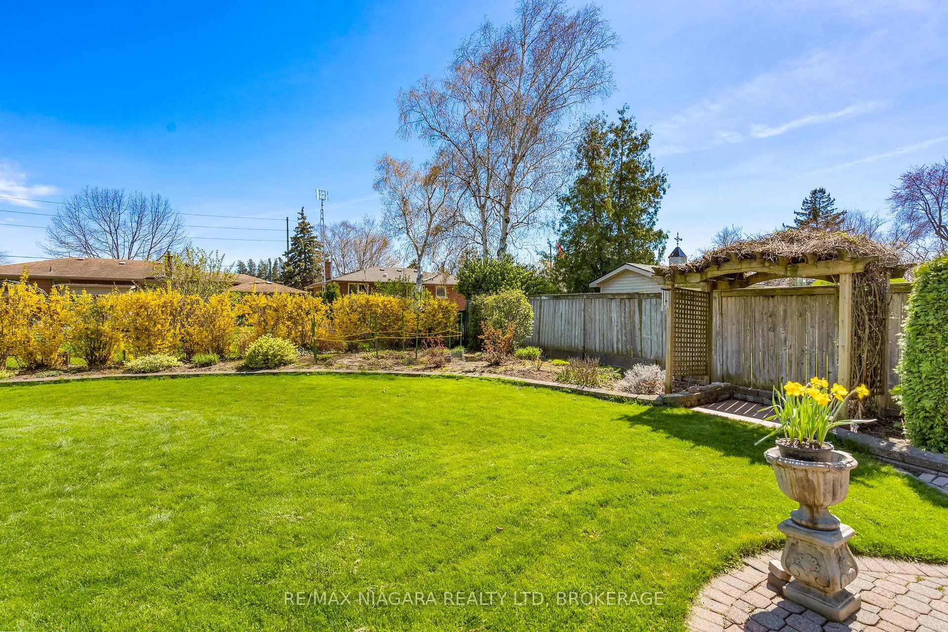 Photo 31 of 10 King's Grant Road, St. Catharines, Lakeshore — HOMEH