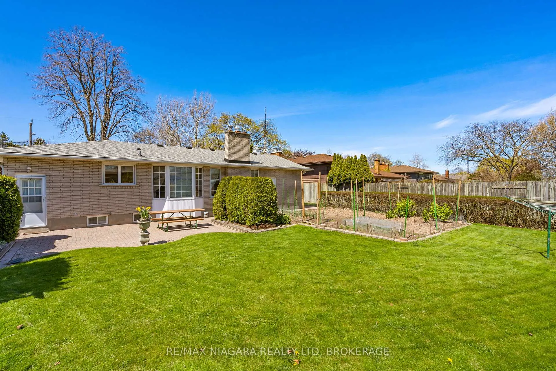Photo 32 of 10 King's Grant Road, St. Catharines, Lakeshore — HOMEH