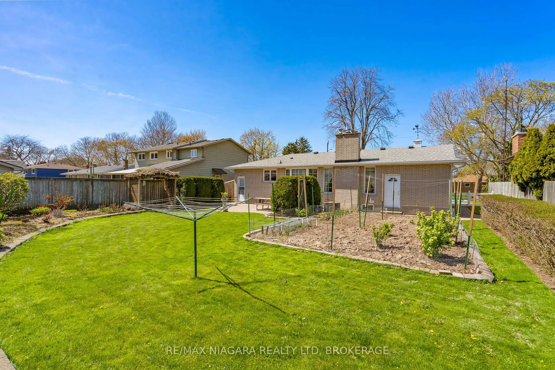 Photo 34 of 10 King's Grant Road, St. Catharines, Lakeshore — HOMEH