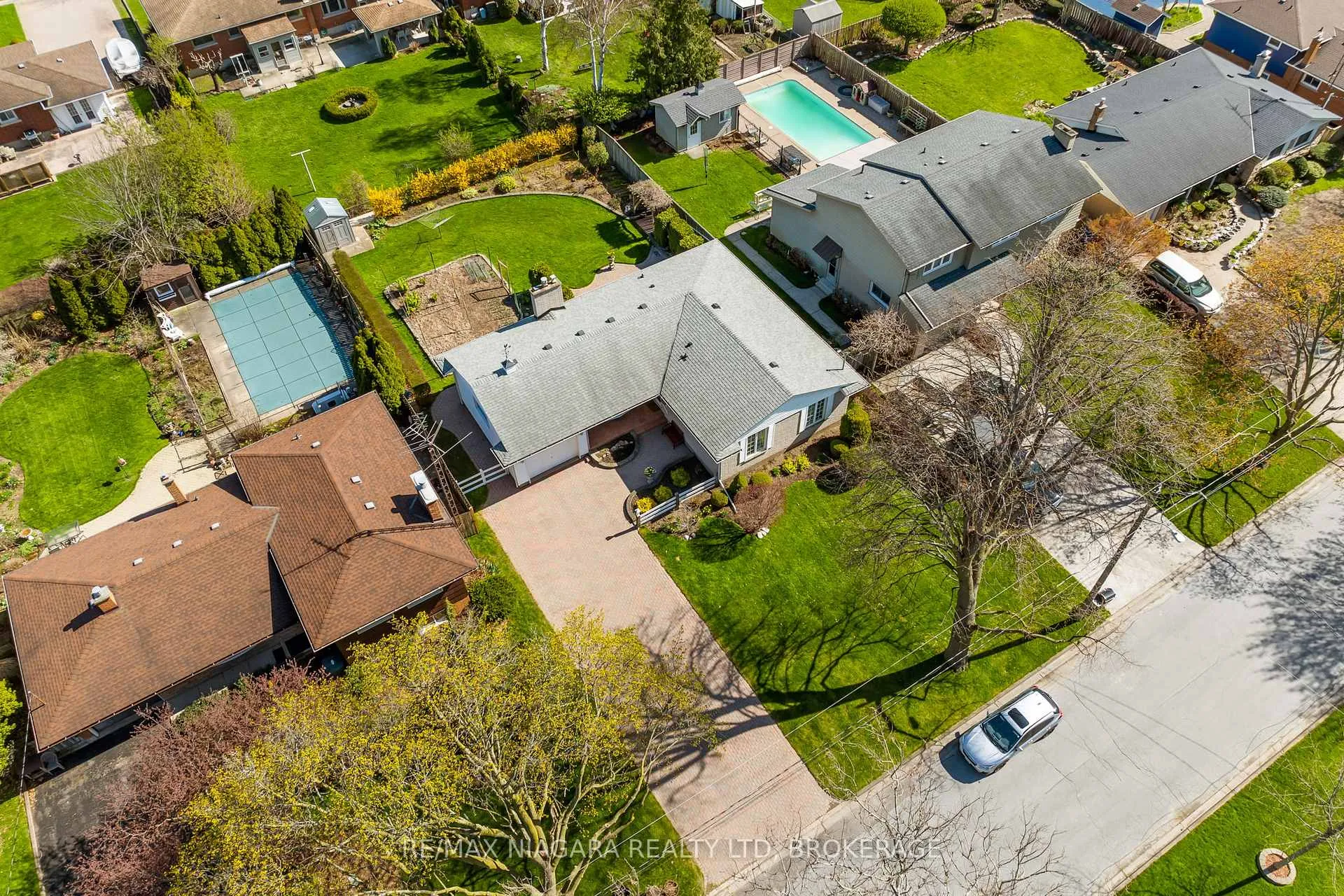 Photo 43 of 10 King's Grant Road, St. Catharines, Lakeshore — HOMEH
