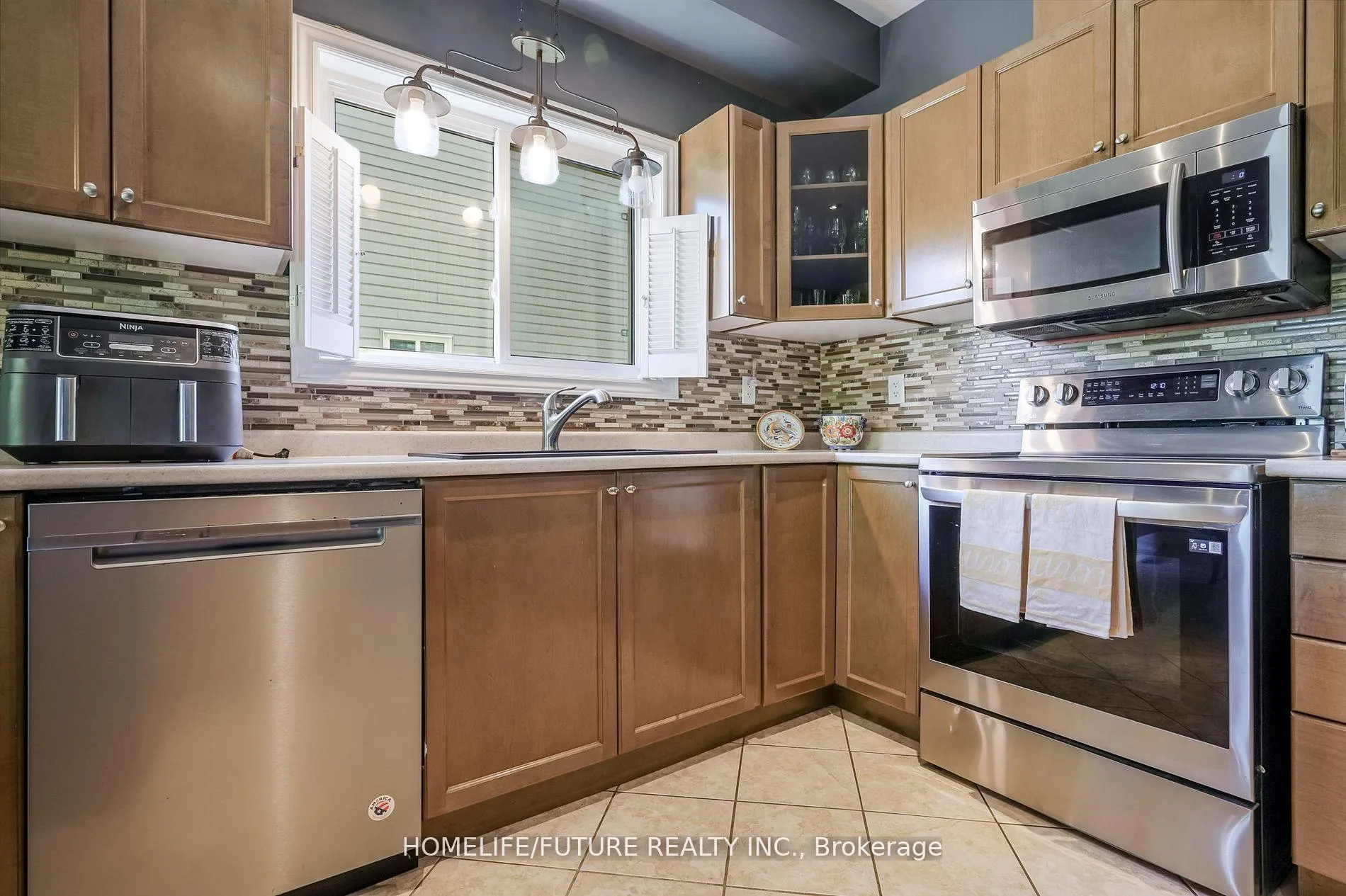 Photo 15 of 220 Berry Street, Shelburne — HOMEH