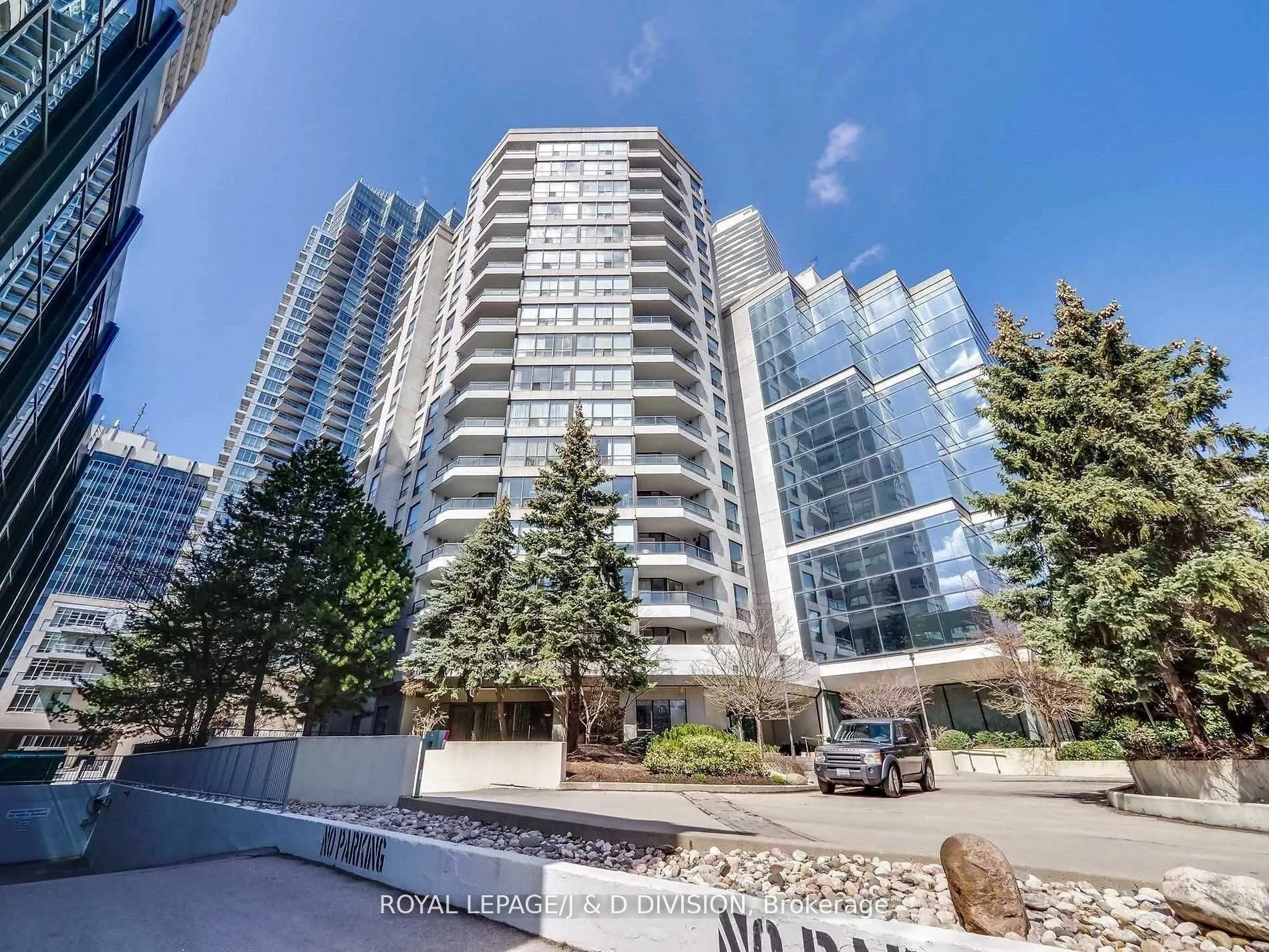 Front of Unit 1506, 30 Holly Street