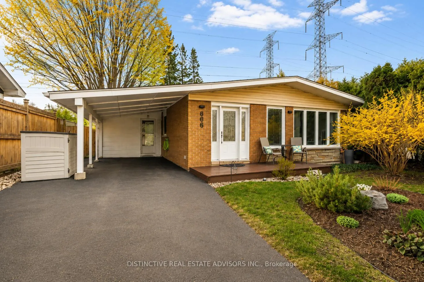 Photo 2 of 606 Dickinson Avenue, Ottawa, Riverside Park South — HOMEH