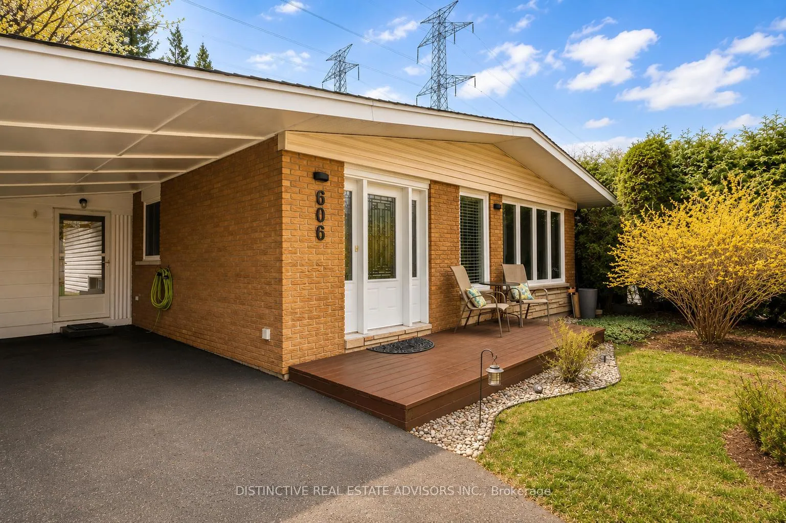Photo 3 of 606 Dickinson Avenue, Ottawa, Riverside Park South — HOMEH