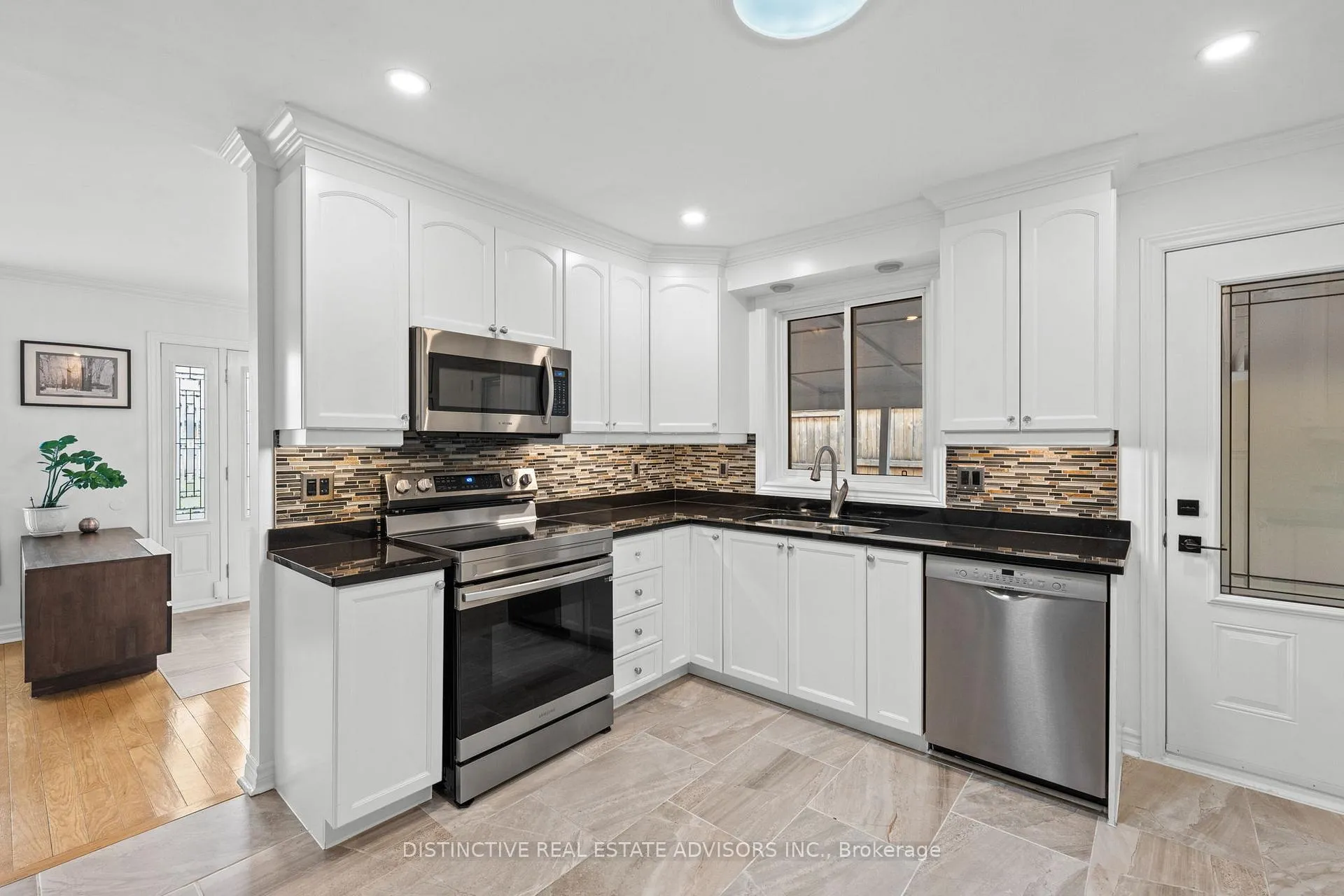 Photo 11 of 606 Dickinson Avenue, Ottawa, Riverside Park South — HOMEH