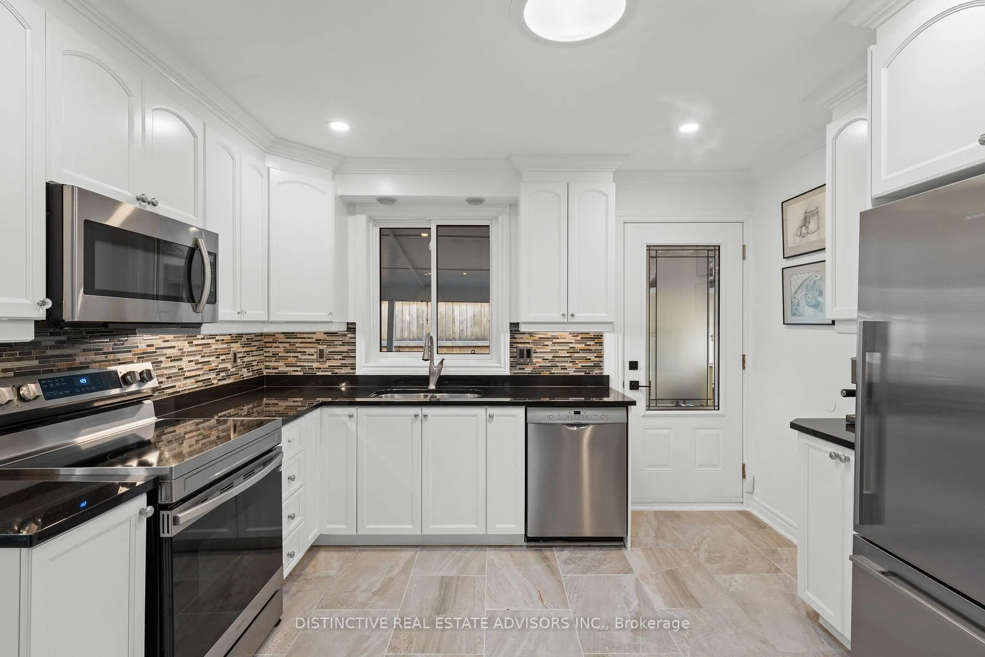 Photo 12 of 606 Dickinson Avenue, Ottawa, Riverside Park South — HOMEH