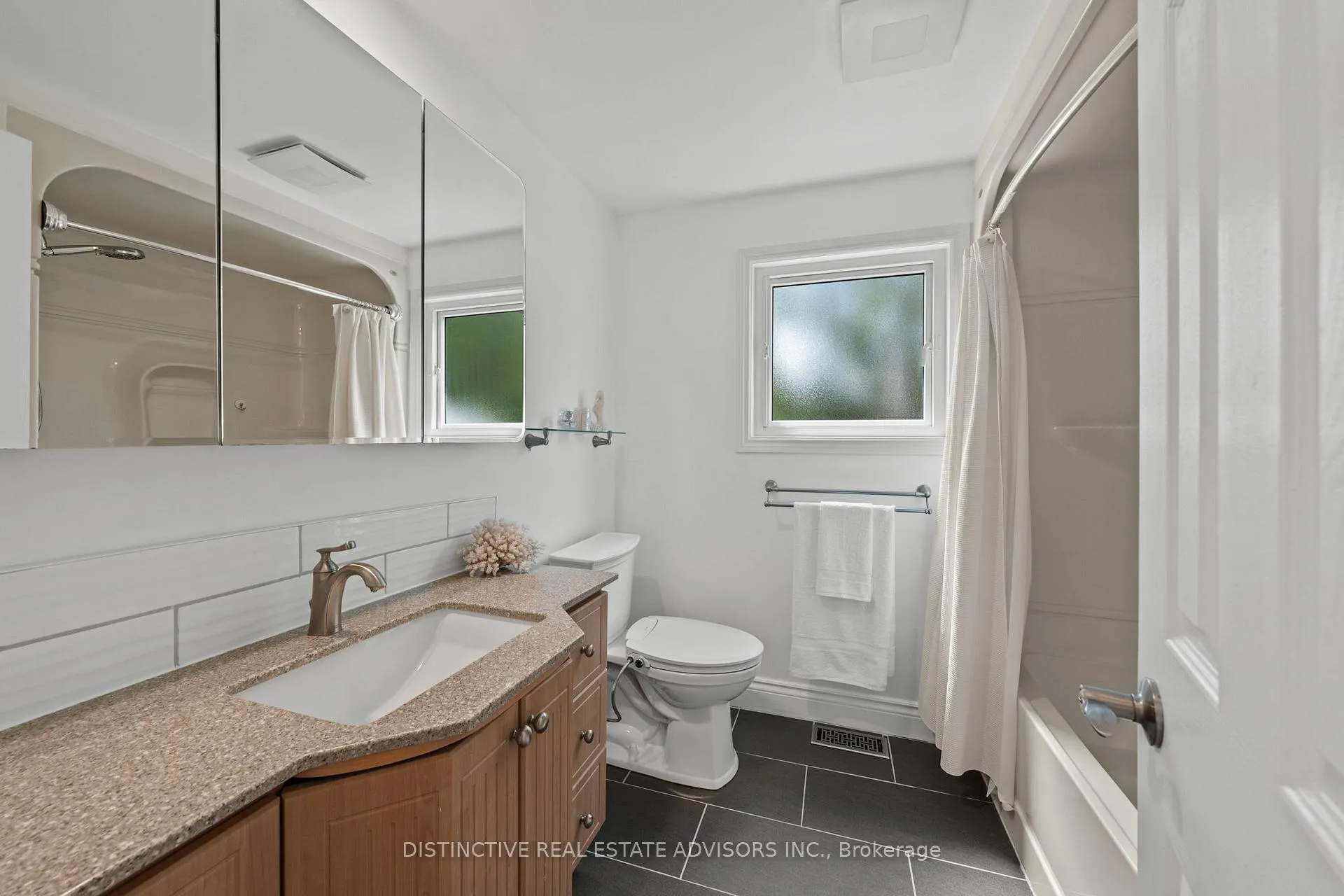 Photo 21 of 606 Dickinson Avenue, Ottawa, Riverside Park South — HOMEH