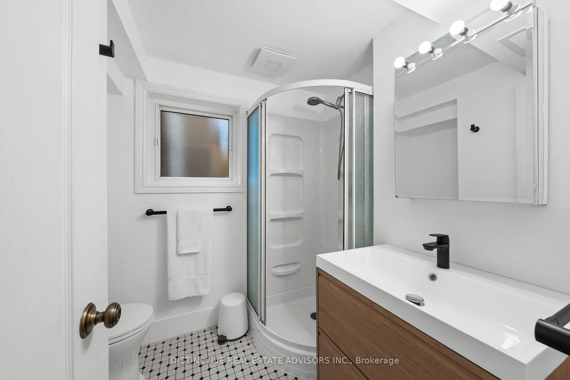 Photo 25 of 606 Dickinson Avenue, Ottawa, Riverside Park South — HOMEH