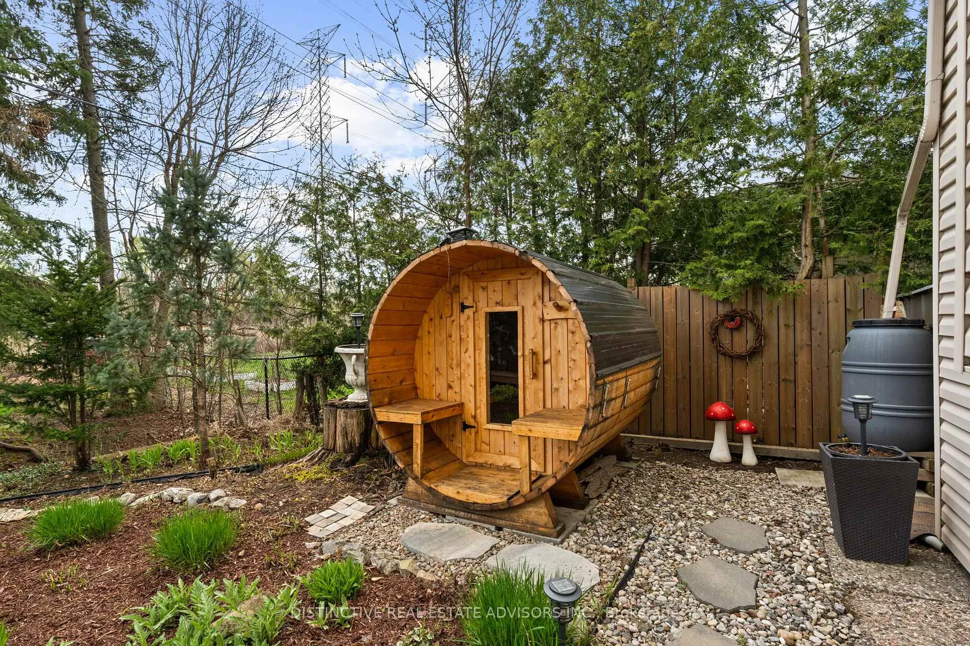 Photo 37 of 606 Dickinson Avenue, Ottawa, Riverside Park South — HOMEH