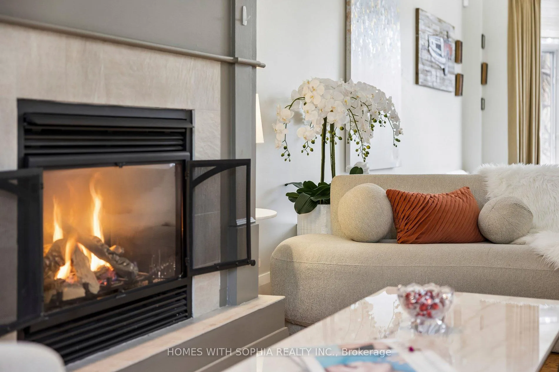 Photo 5 of 162 Glenvale Boulevard, Toronto, Leaside — HOMEH