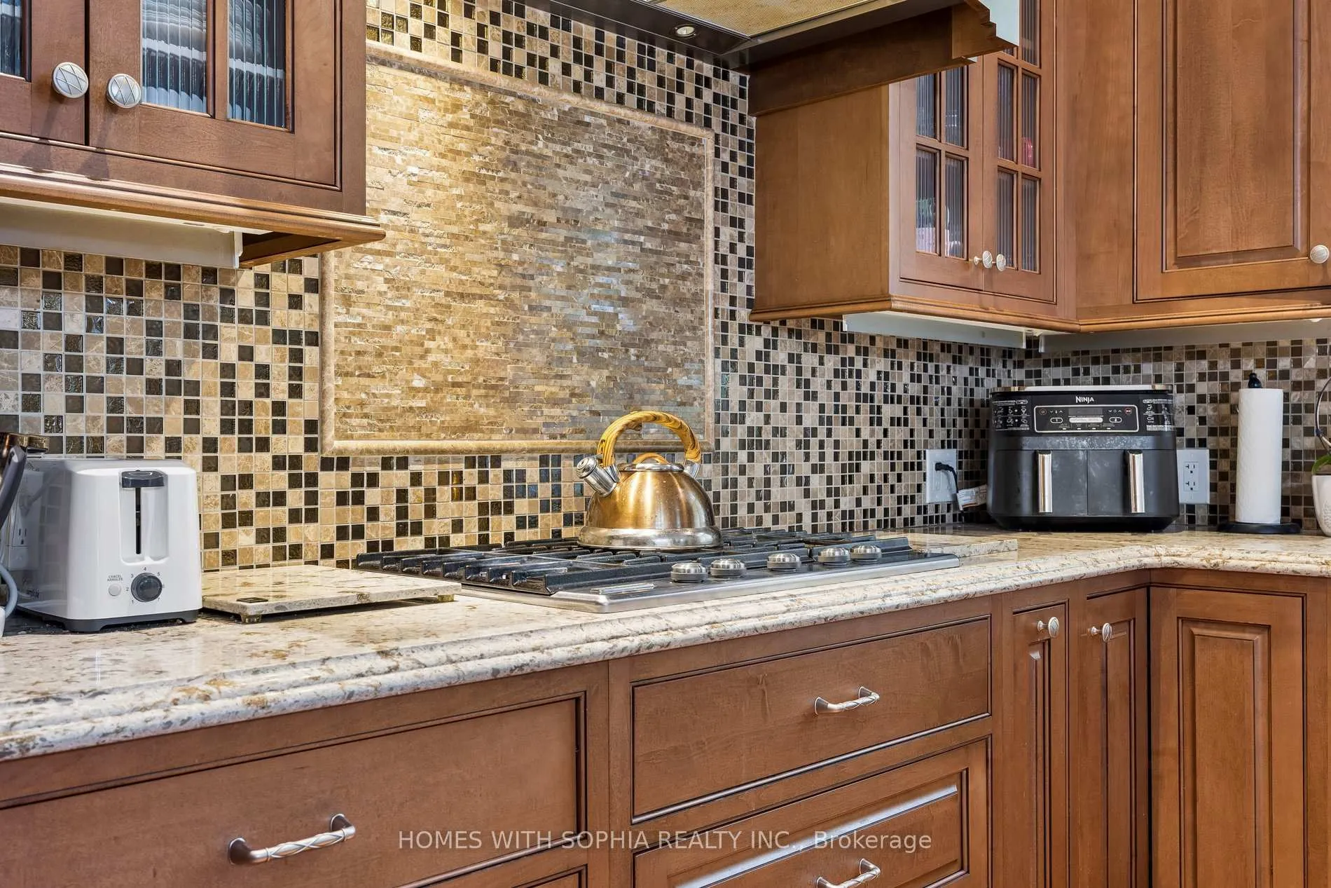 Photo 35 of 162 Glenvale Boulevard, Toronto, Leaside — HOMEH