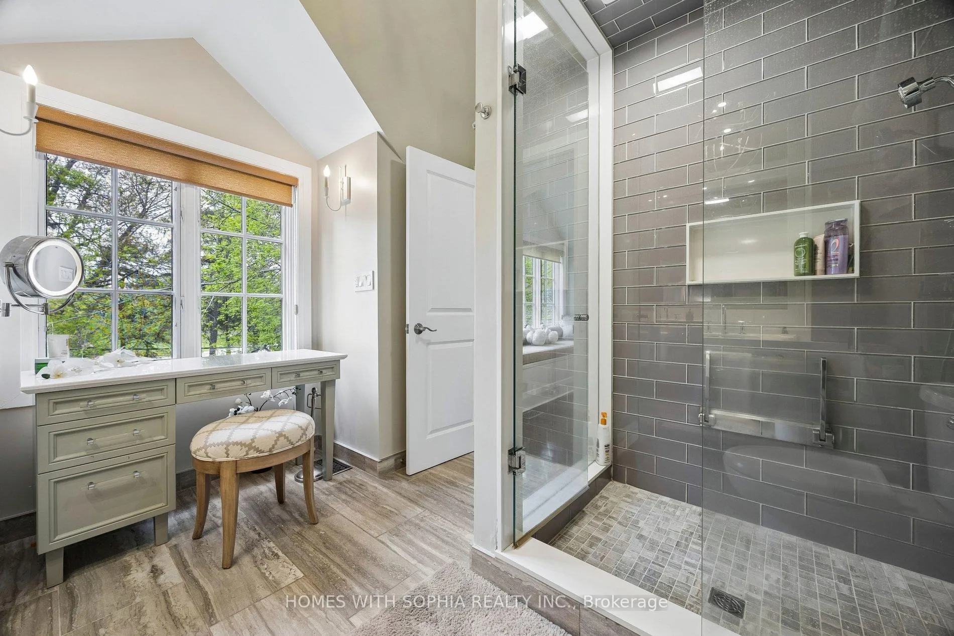 Photo 48 of 162 Glenvale Boulevard, Toronto, Leaside — HOMEH