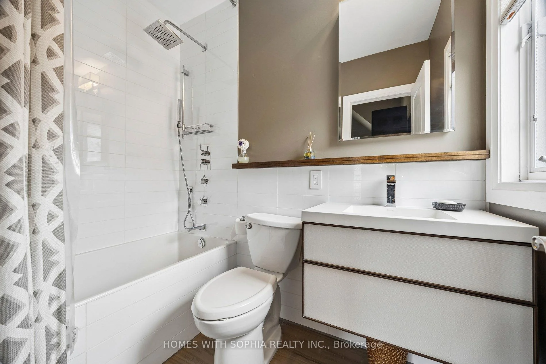 Photo 23 of 162 Glenvale Boulevard, Toronto, Leaside — HOMEH