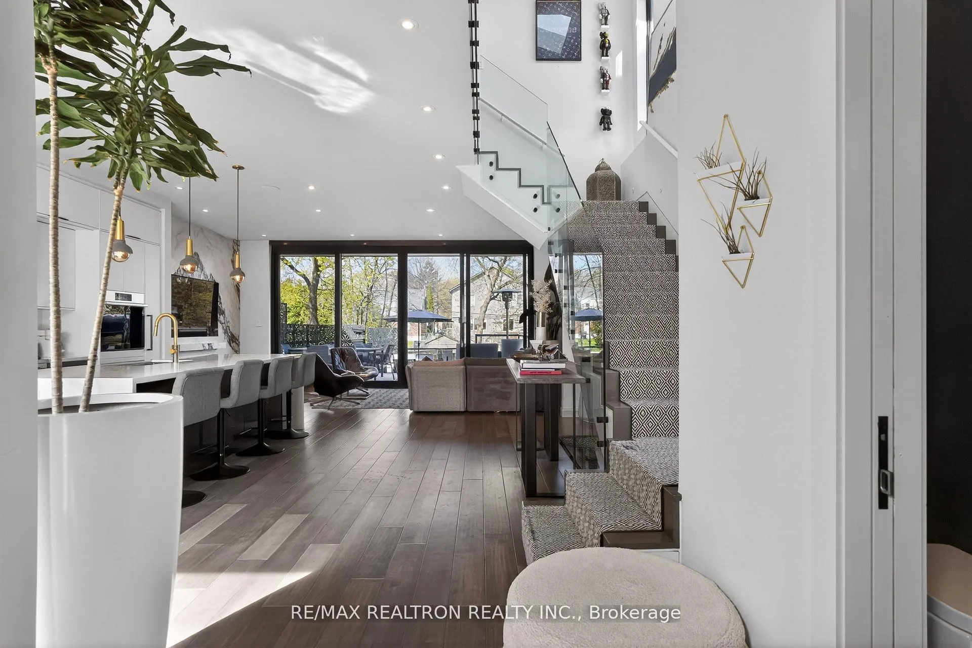 Photo 2 of 17 Lynnhaven Road, Toronto, Englemount-Lawrence — HOMEH