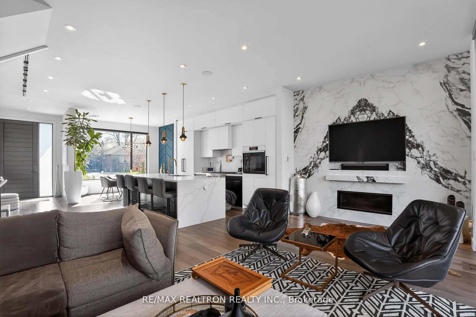 Photo 4 of 17 Lynnhaven Road, Toronto, Englemount-Lawrence — HOMEH