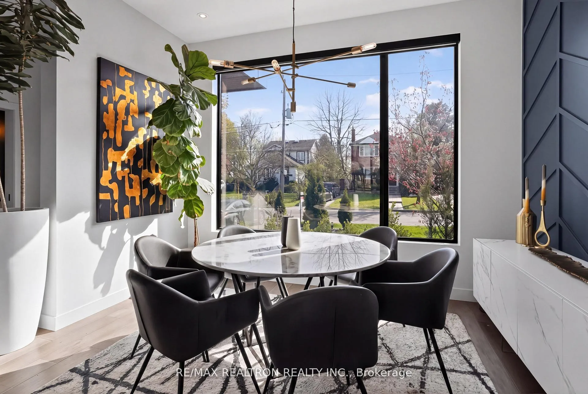 Photo 6 of 17 Lynnhaven Road, Toronto, Englemount-Lawrence — HOMEH