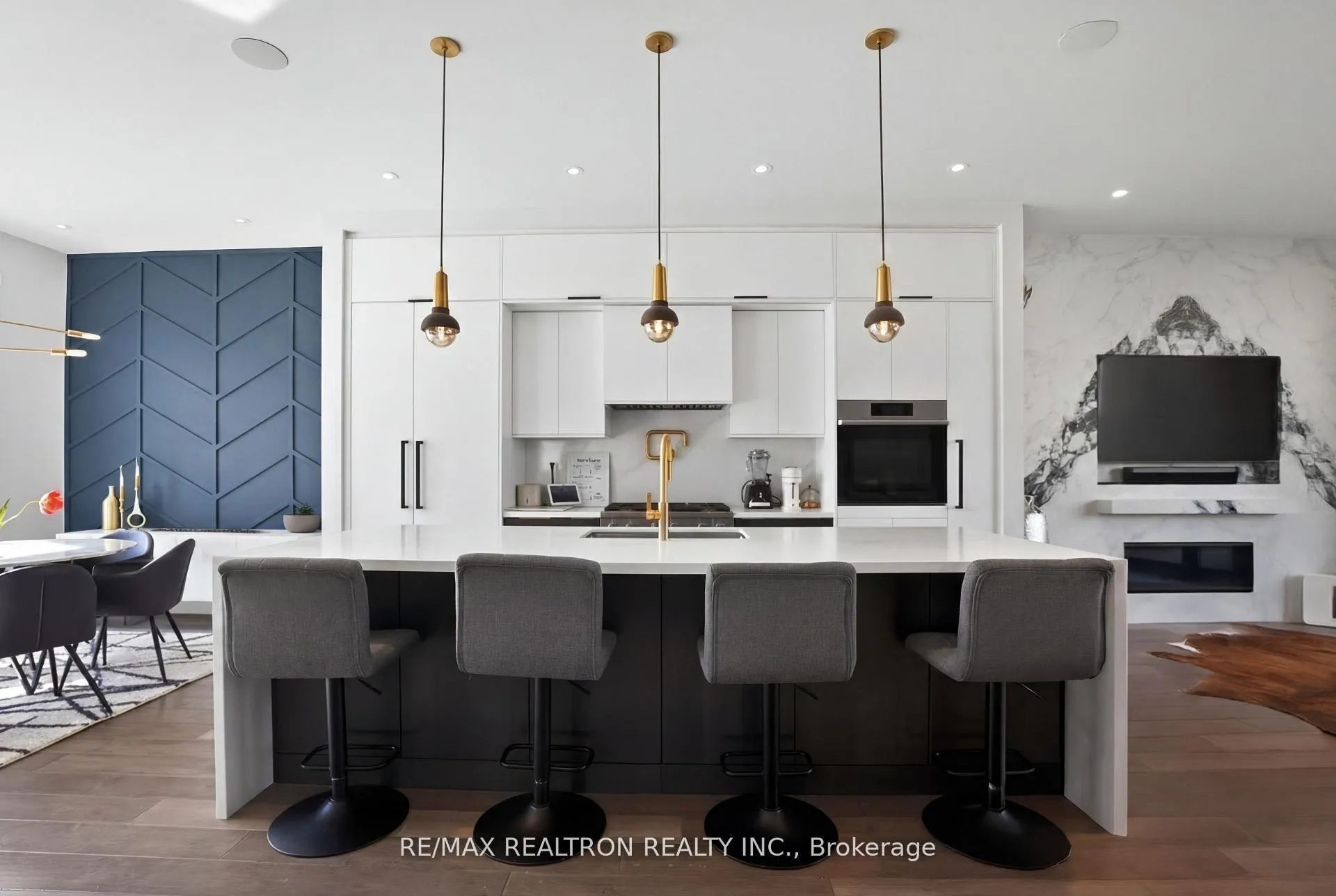 Photo 8 of 17 Lynnhaven Road, Toronto, Englemount-Lawrence — HOMEH