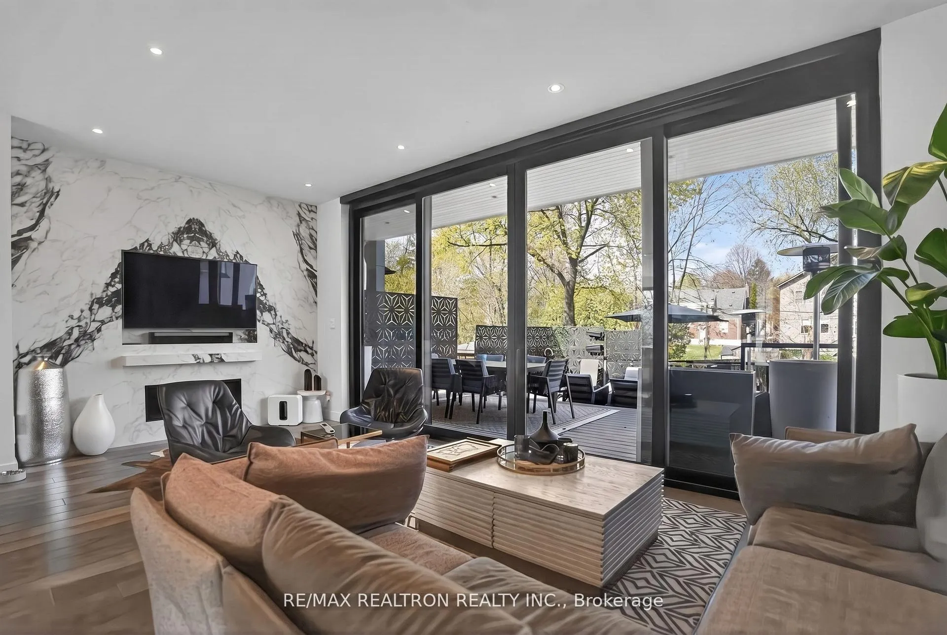 Photo 10 of 17 Lynnhaven Road, Toronto, Englemount-Lawrence — HOMEH