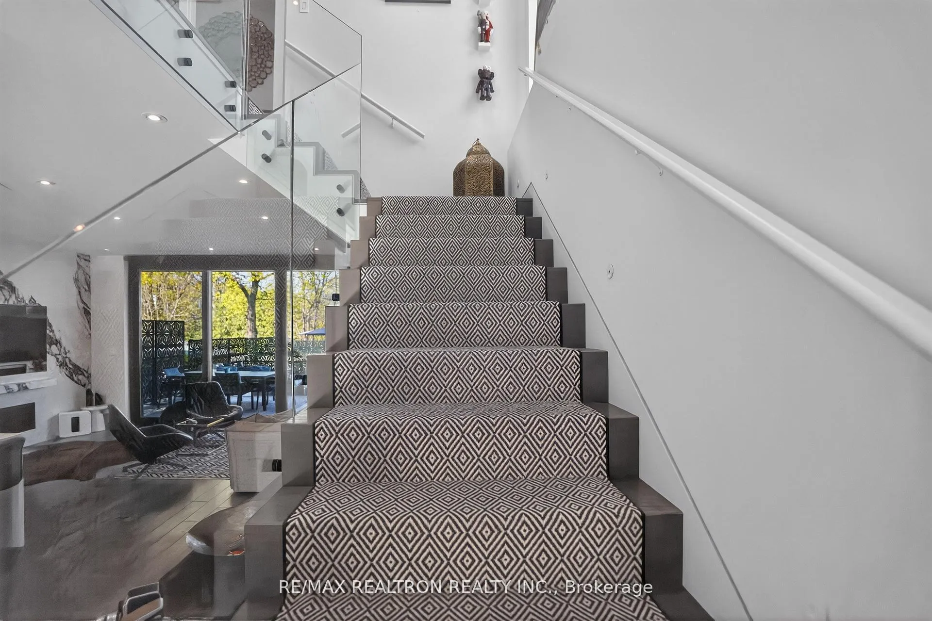 Photo 17 of 17 Lynnhaven Road, Toronto, Englemount-Lawrence — HOMEH