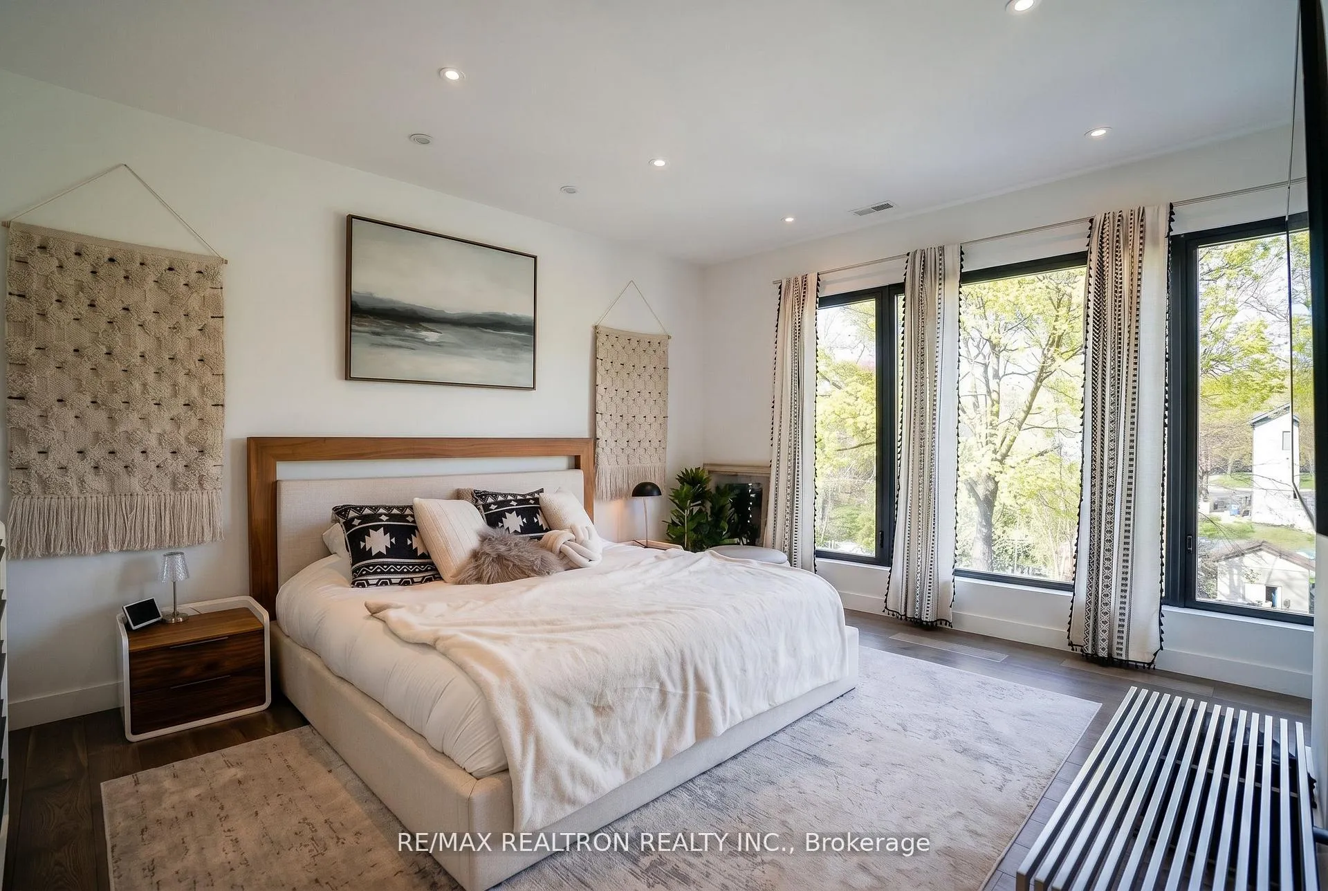 Photo 21 of 17 Lynnhaven Road, Toronto, Englemount-Lawrence — HOMEH