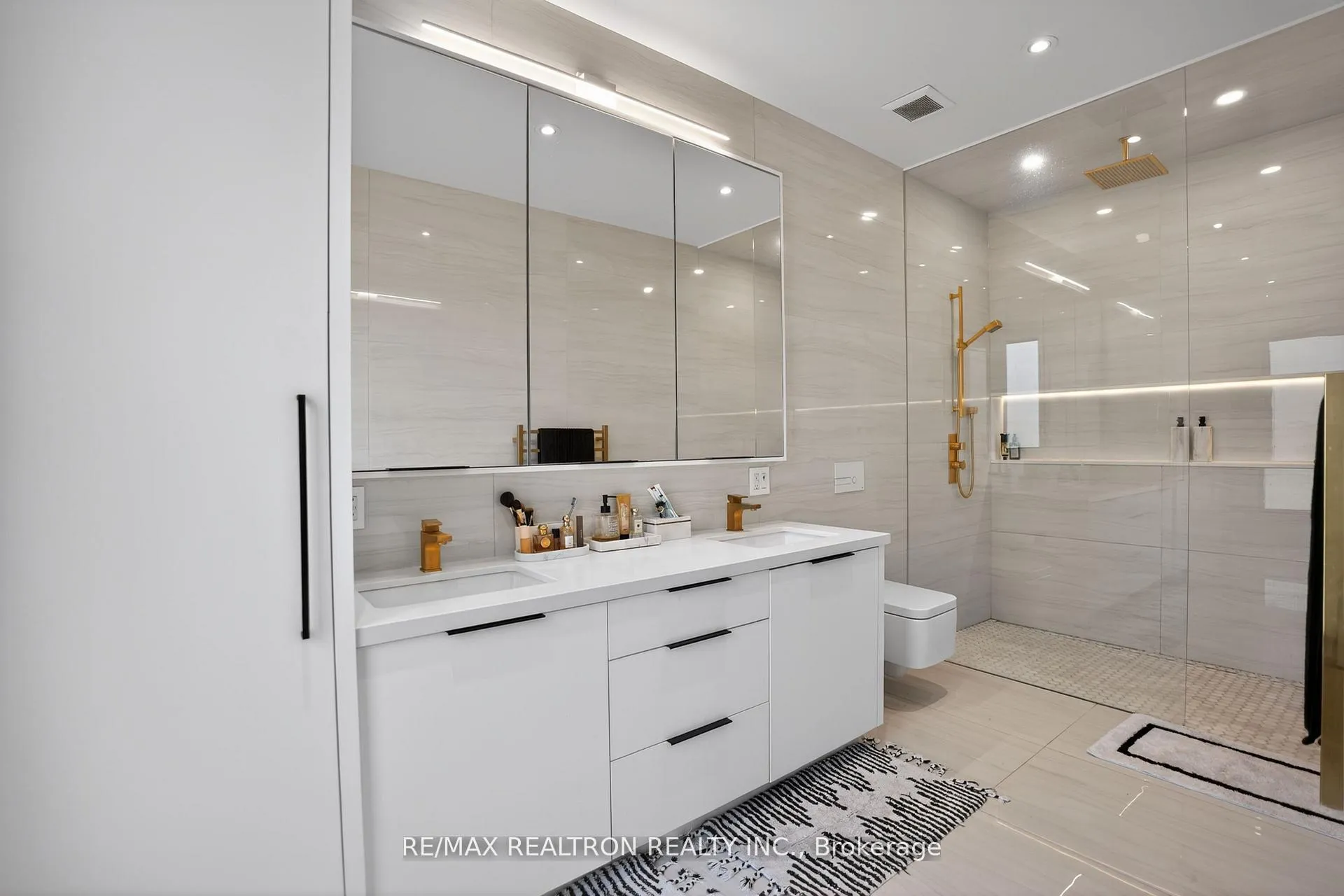 Photo 24 of 17 Lynnhaven Road, Toronto, Englemount-Lawrence — HOMEH