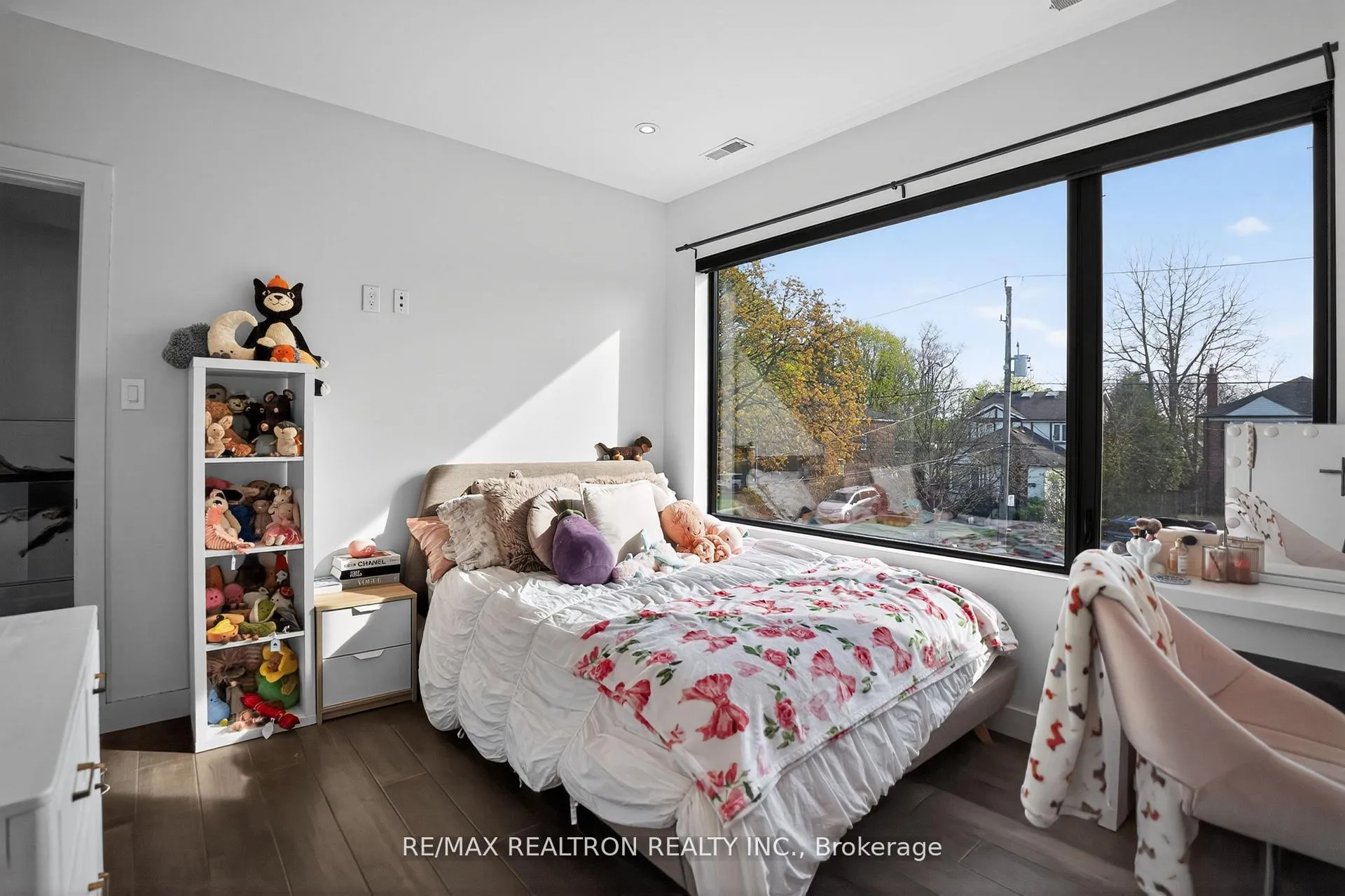 Photo 26 of 17 Lynnhaven Road, Toronto, Englemount-Lawrence — HOMEH