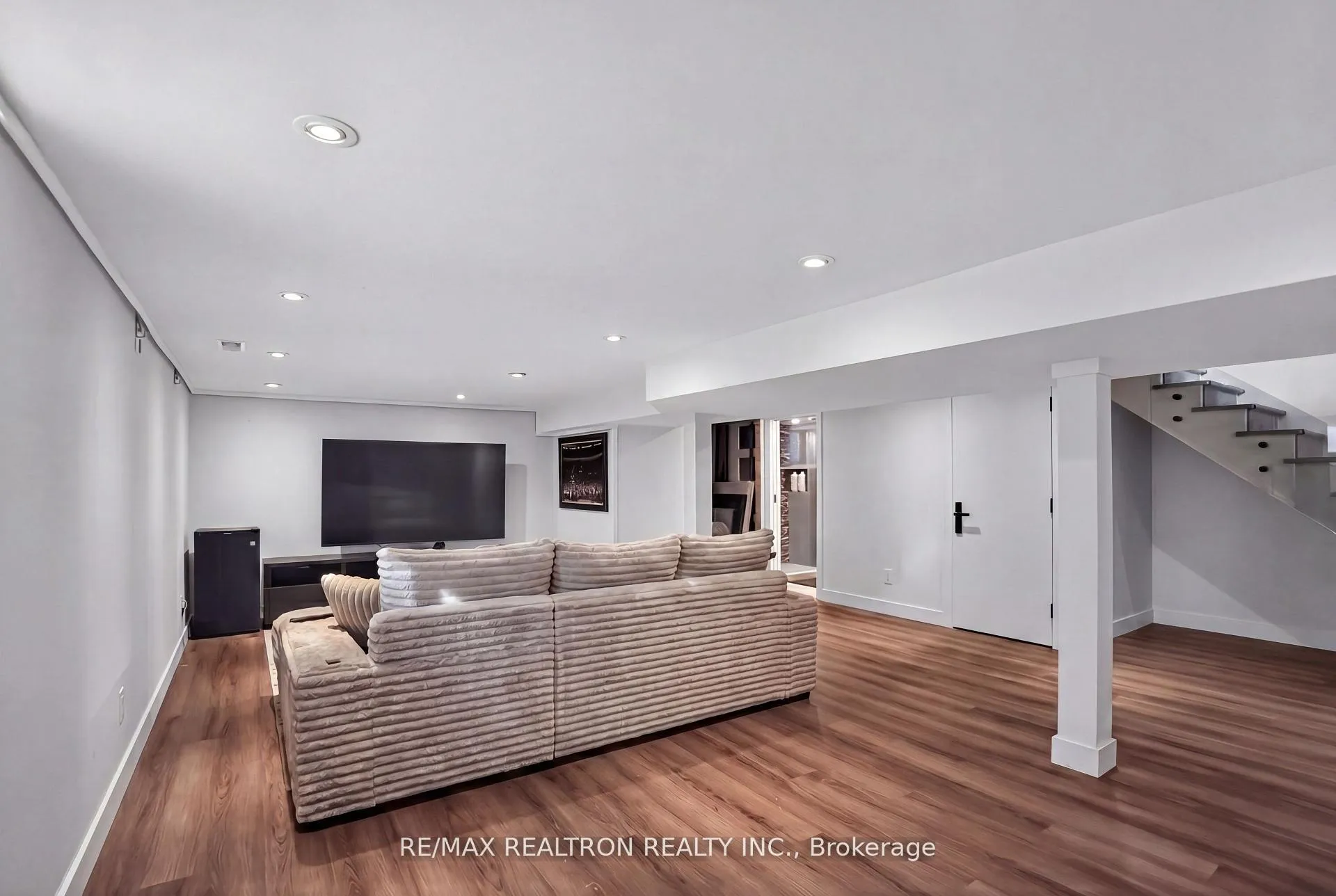 Photo 30 of 17 Lynnhaven Road, Toronto, Englemount-Lawrence — HOMEH