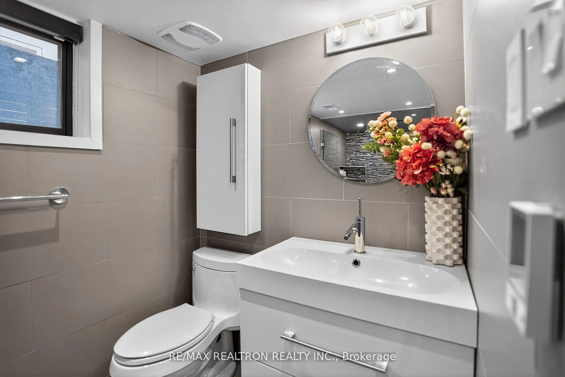 Photo 31 of 17 Lynnhaven Road, Toronto, Englemount-Lawrence — HOMEH