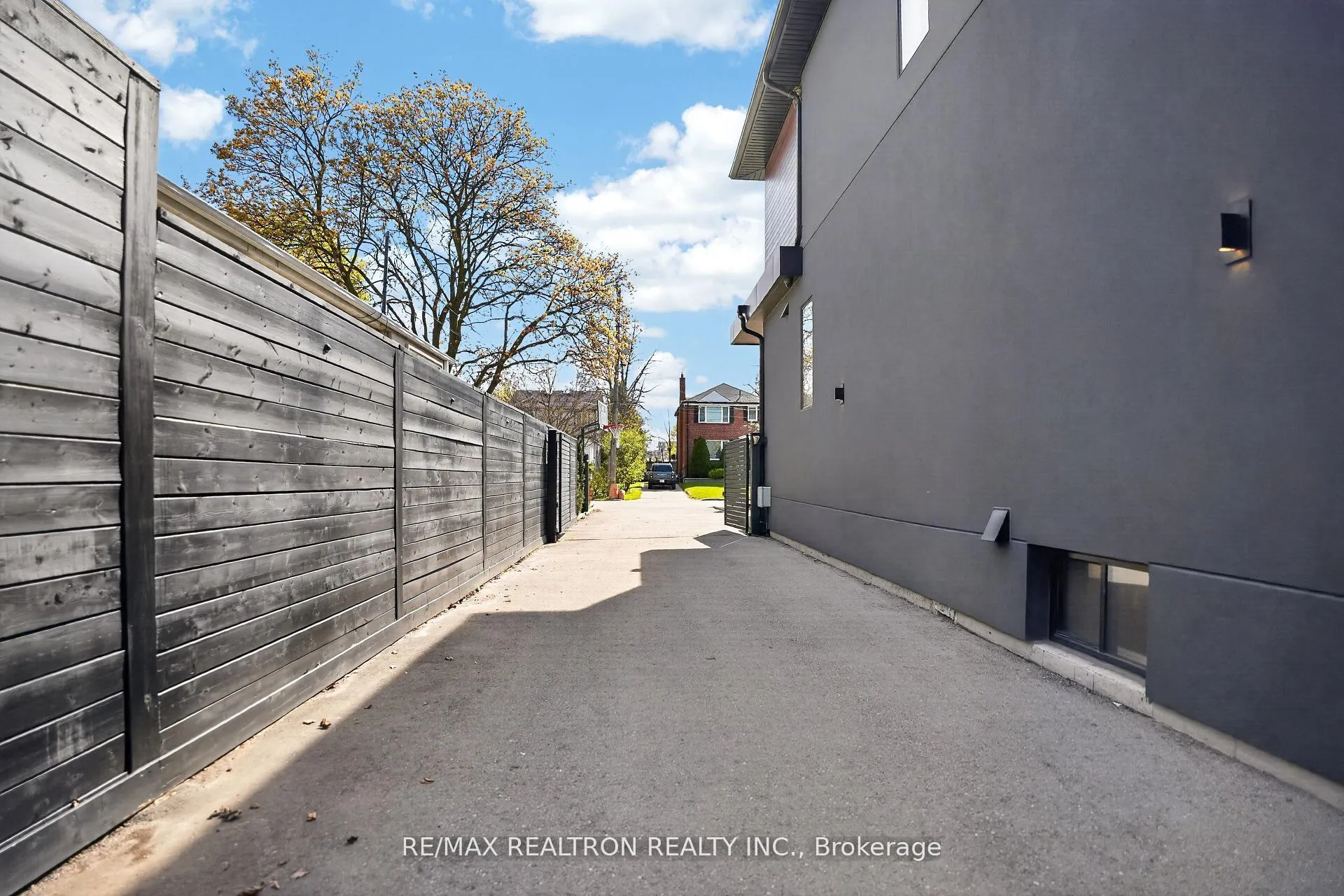 Photo 41 of 17 Lynnhaven Road, Toronto, Englemount-Lawrence — HOMEH