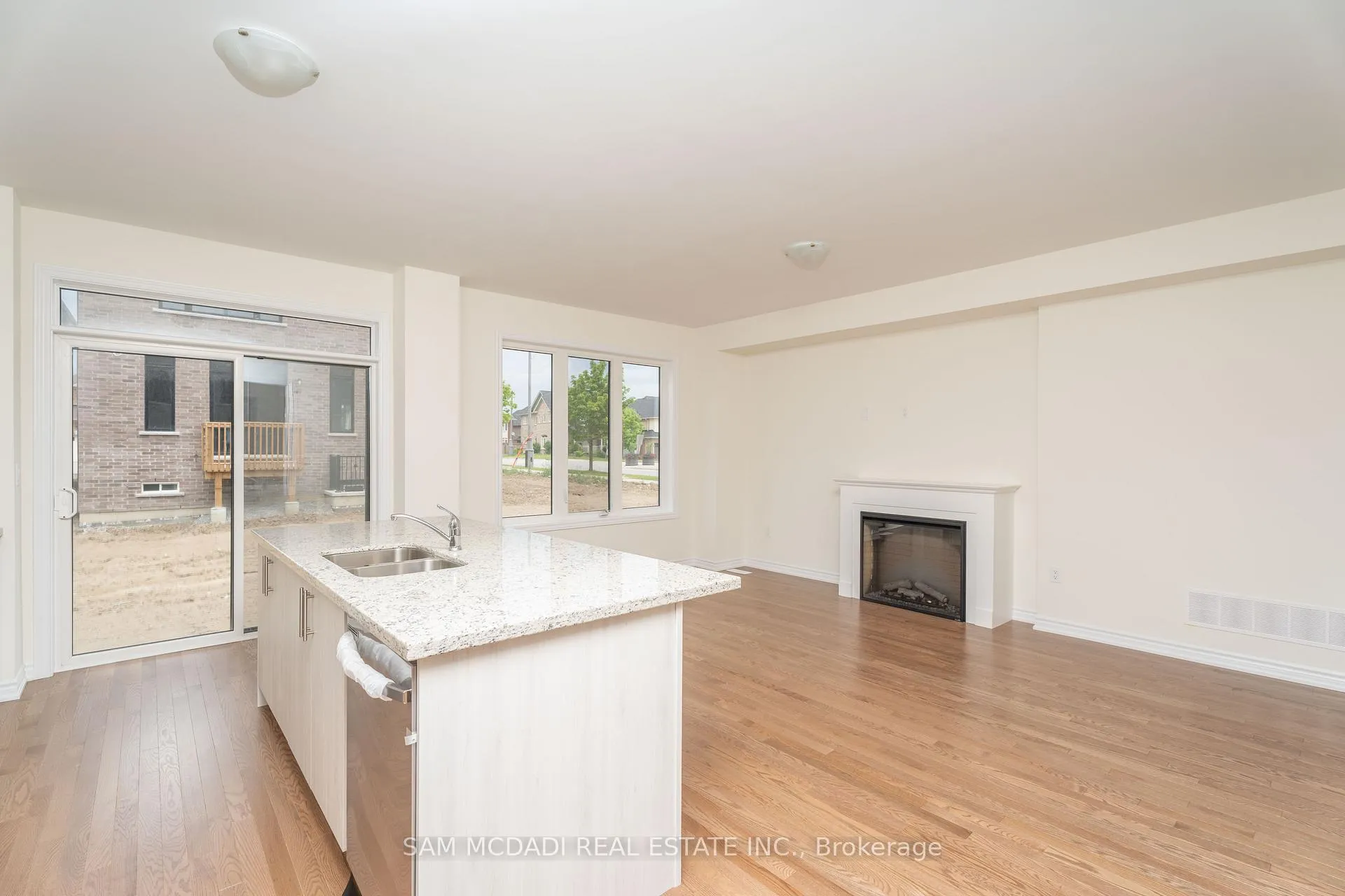 Photo 5 of 52 Fish Drive, Aurora, Bayview Northeast — HOMEH