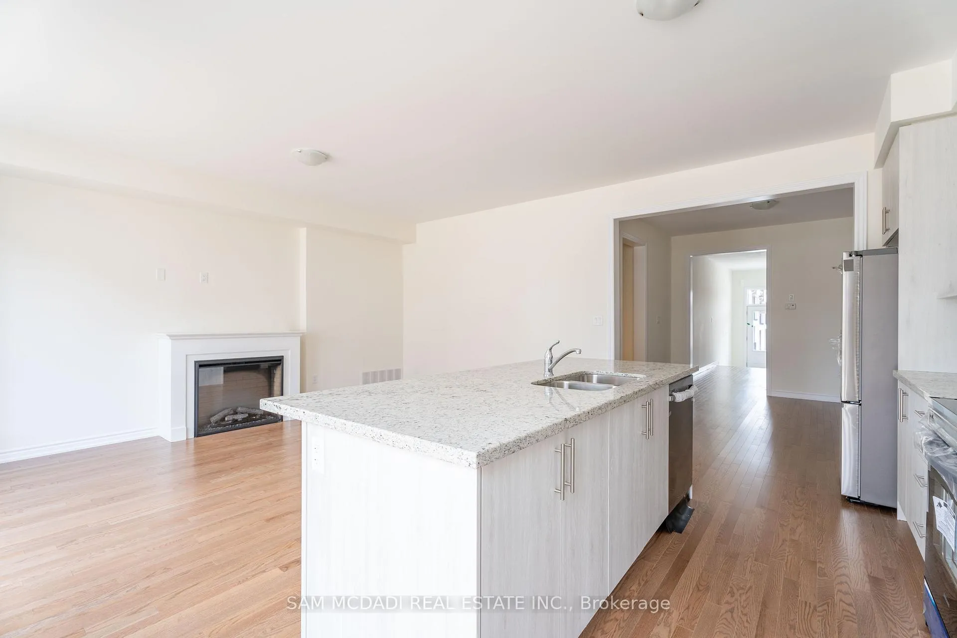 Photo 8 of 52 Fish Drive, Aurora, Bayview Northeast — HOMEH