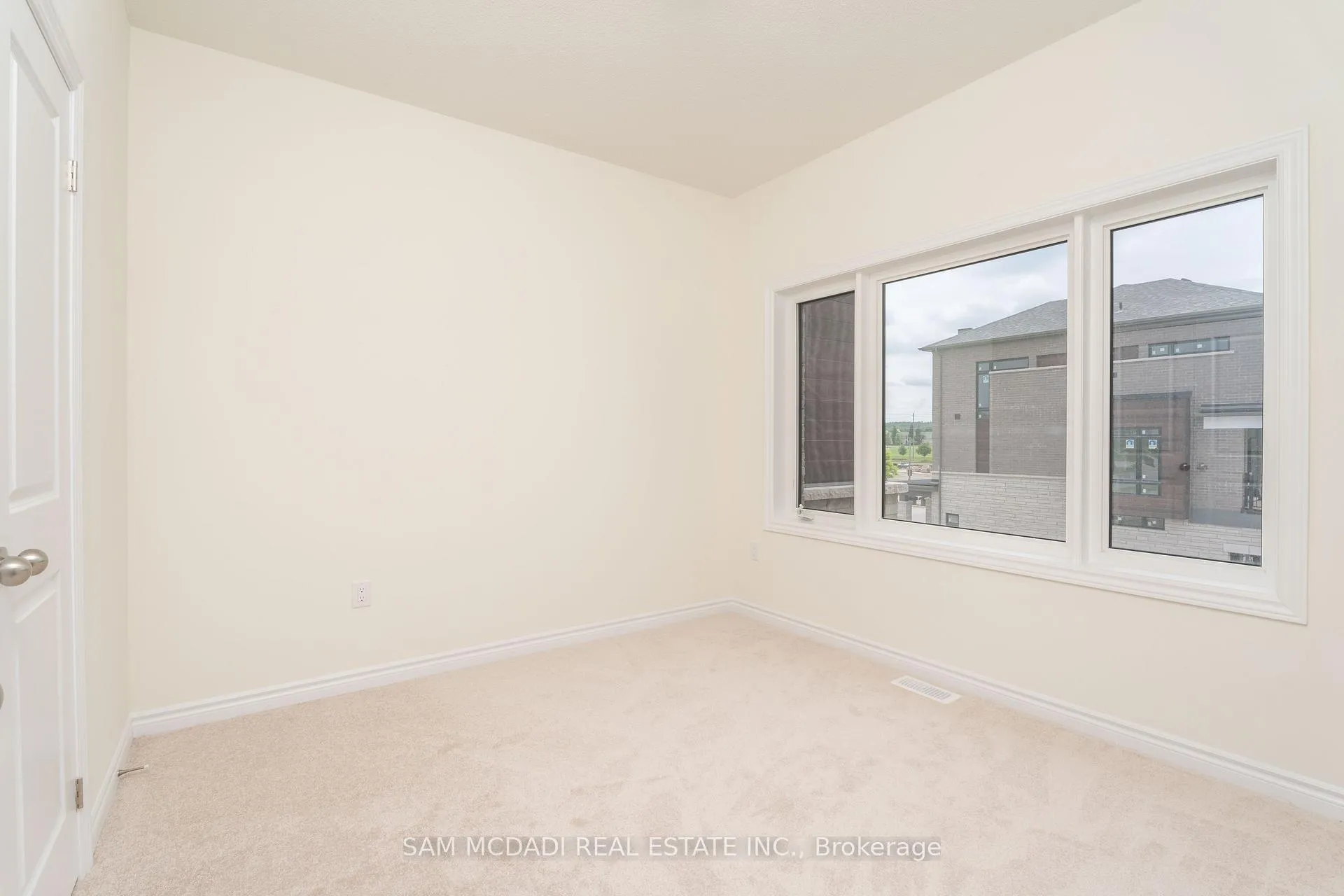 Photo 10 of 52 Fish Drive, Aurora, Bayview Northeast — HOMEH