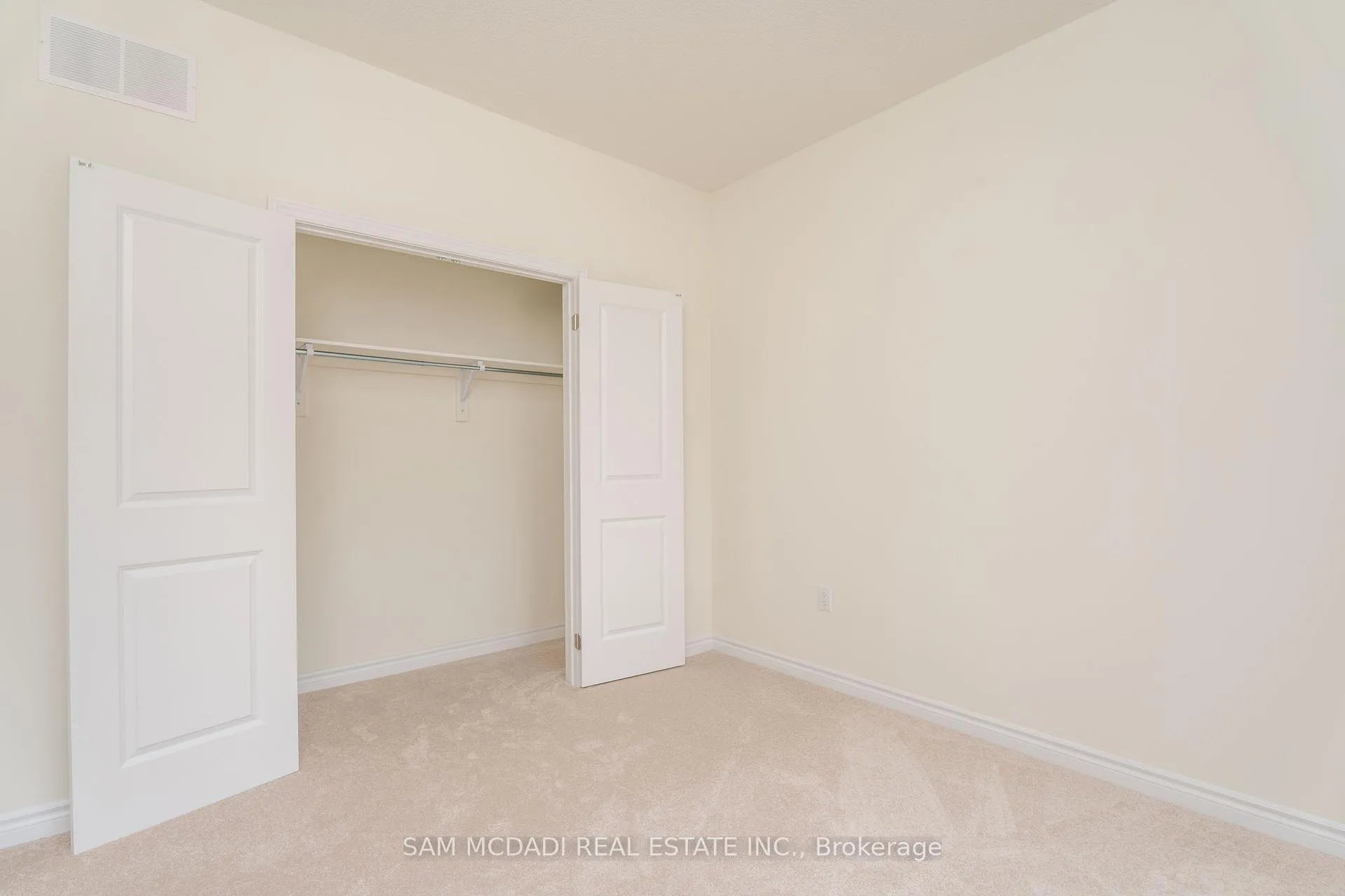 Photo 11 of 52 Fish Drive, Aurora, Bayview Northeast — HOMEH