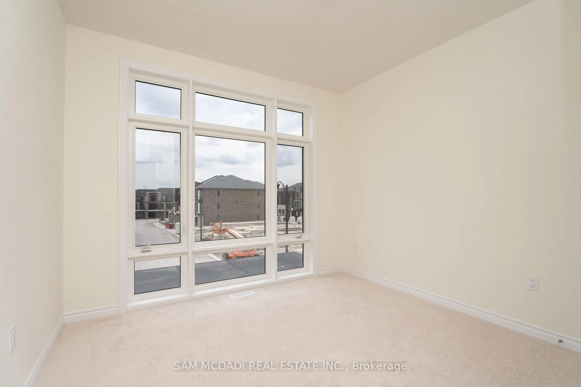 Photo 12 of 52 Fish Drive, Aurora, Bayview Northeast — HOMEH