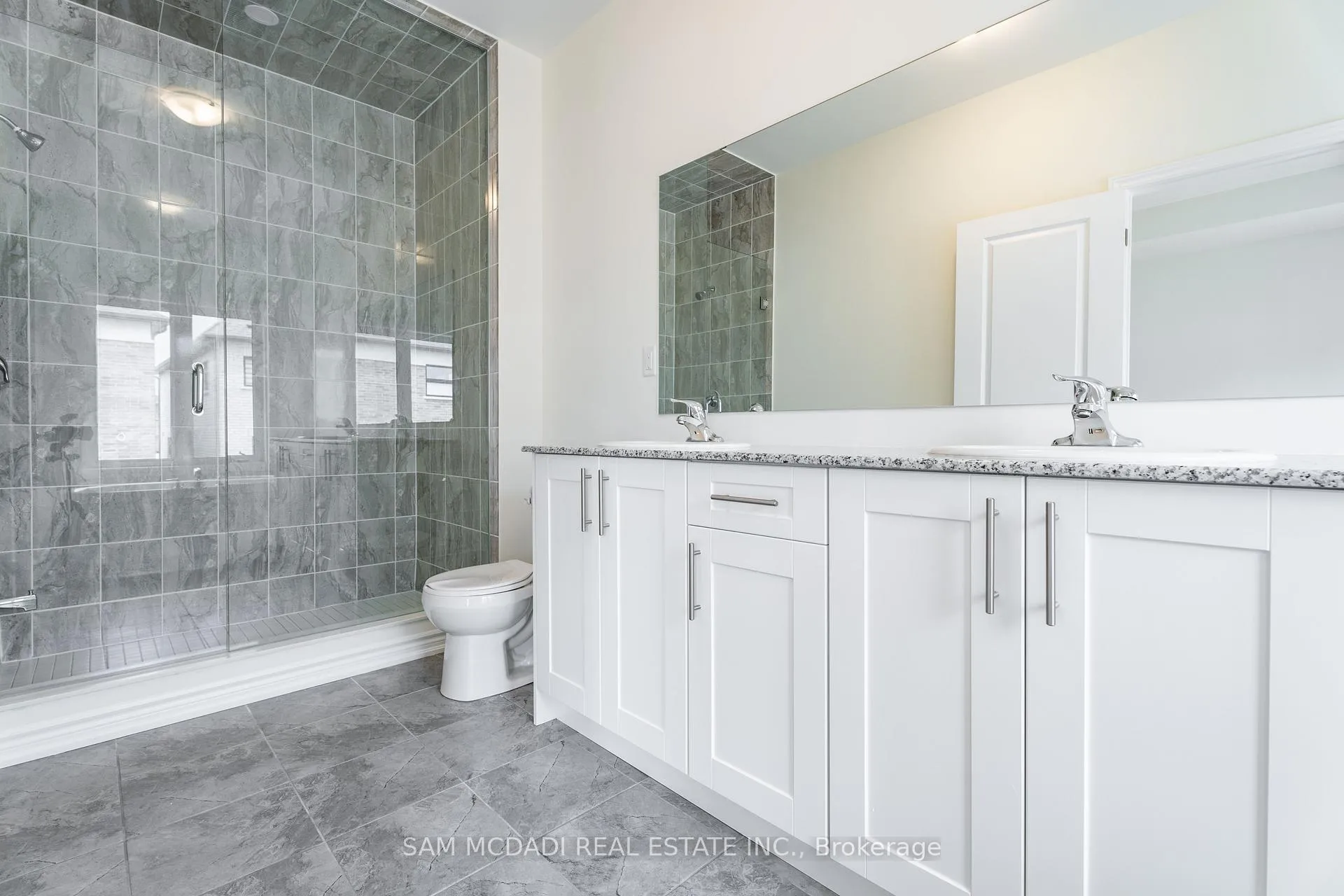 Photo 16 of 52 Fish Drive, Aurora, Bayview Northeast — HOMEH