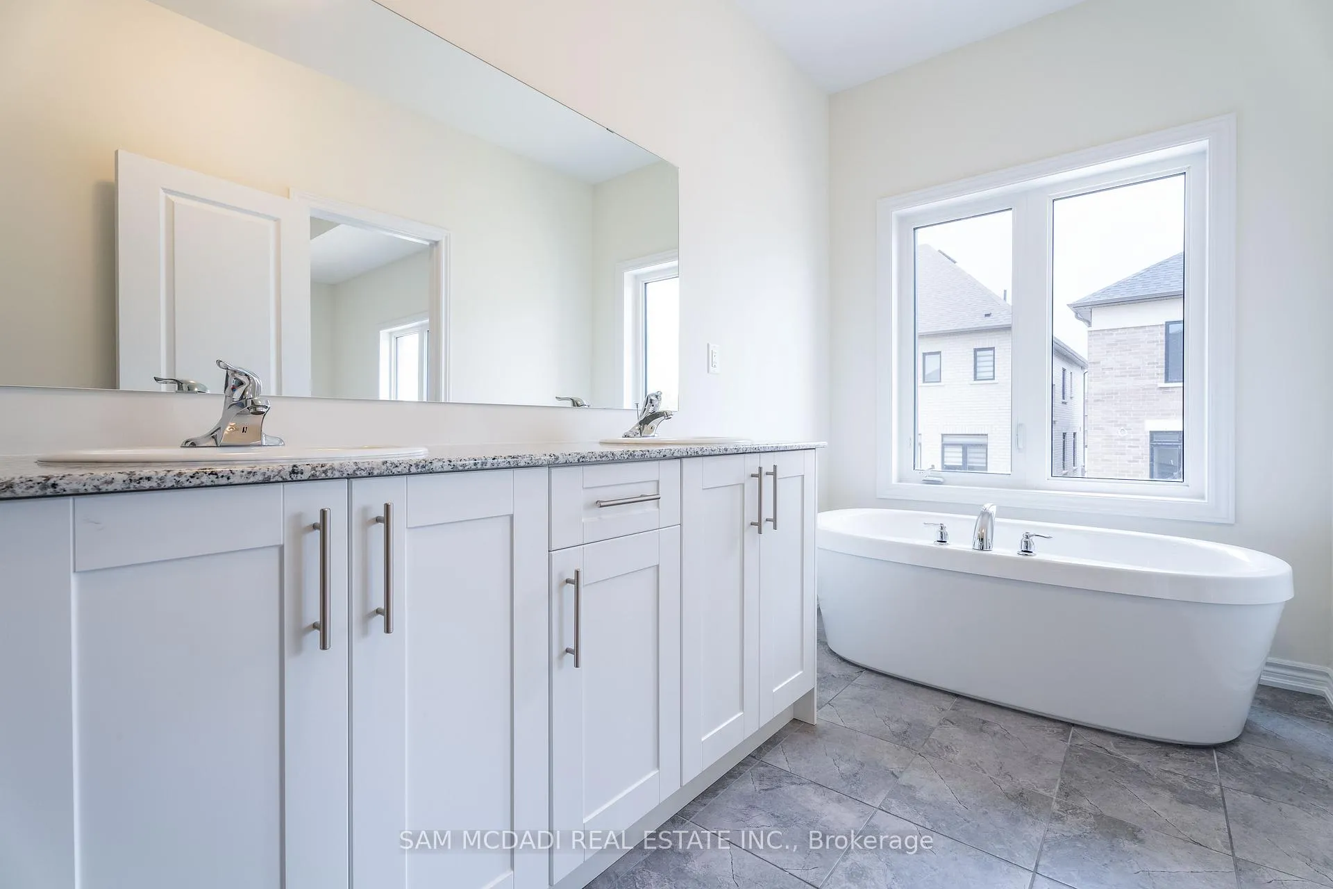 Photo 17 of 52 Fish Drive, Aurora, Bayview Northeast — HOMEH