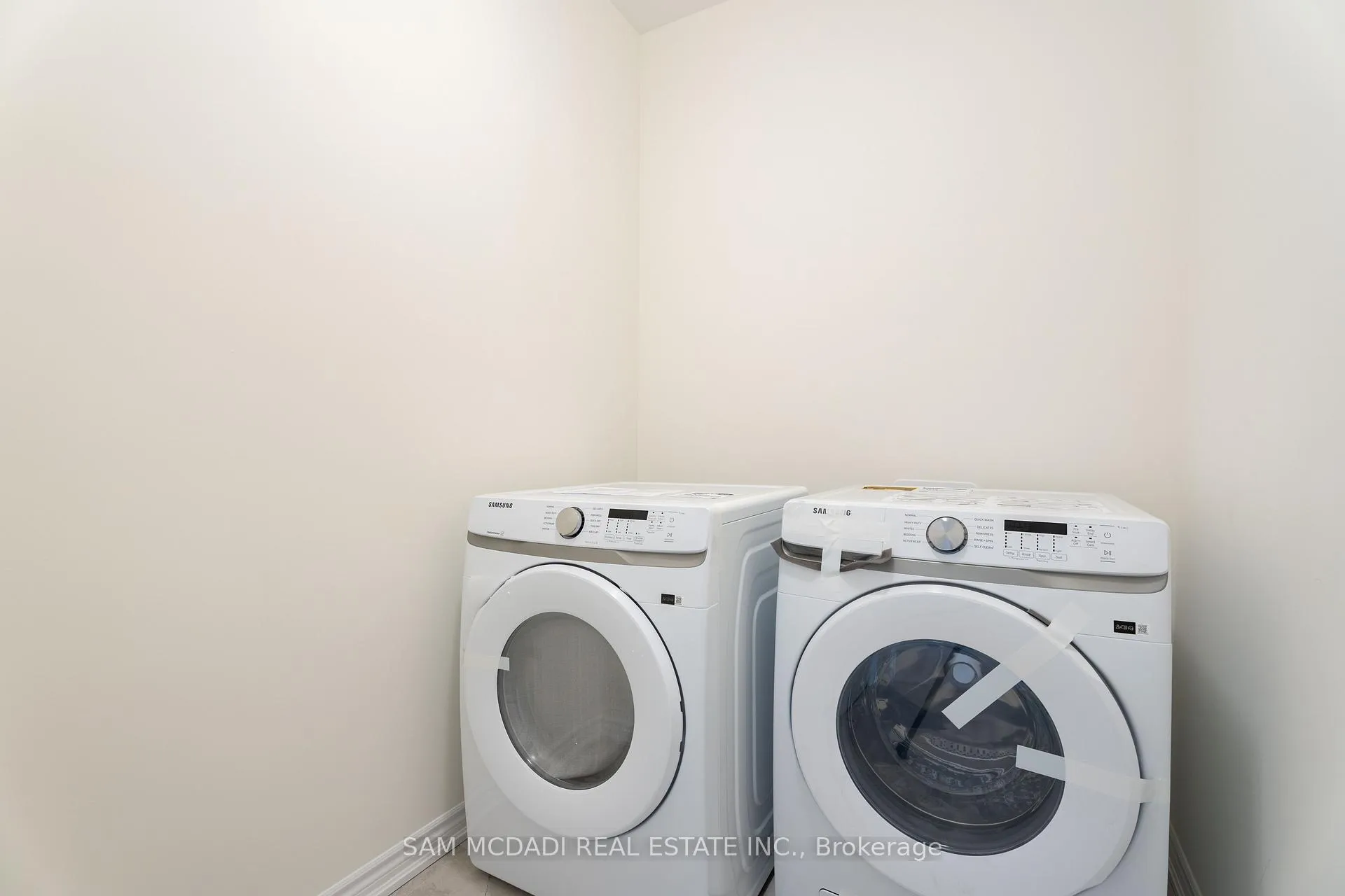 Photo 21 of 52 Fish Drive, Aurora, Bayview Northeast — HOMEH