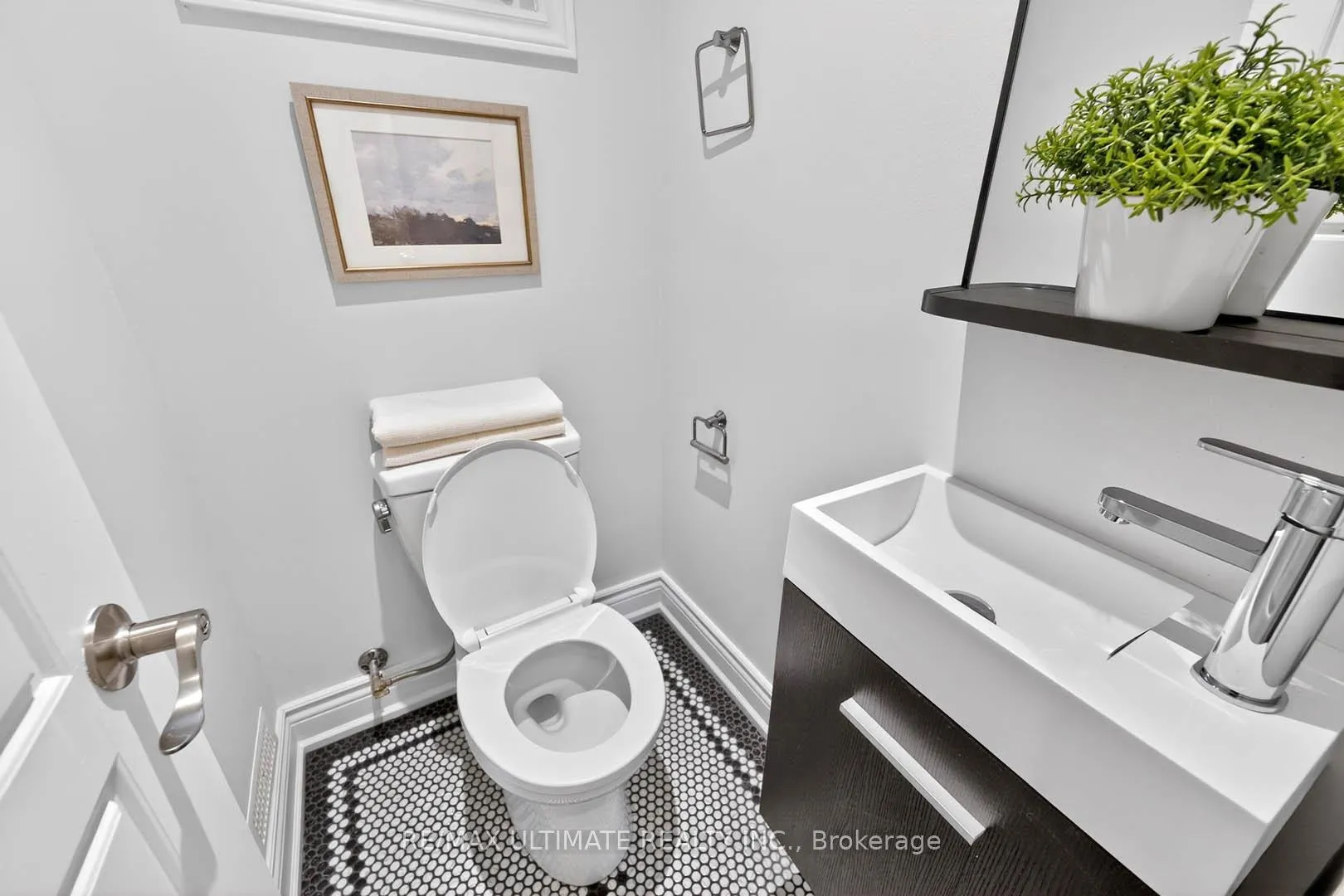 Photo 25 of 4 Bridgman Avenue, Toronto, Casa Loma — HOMEH