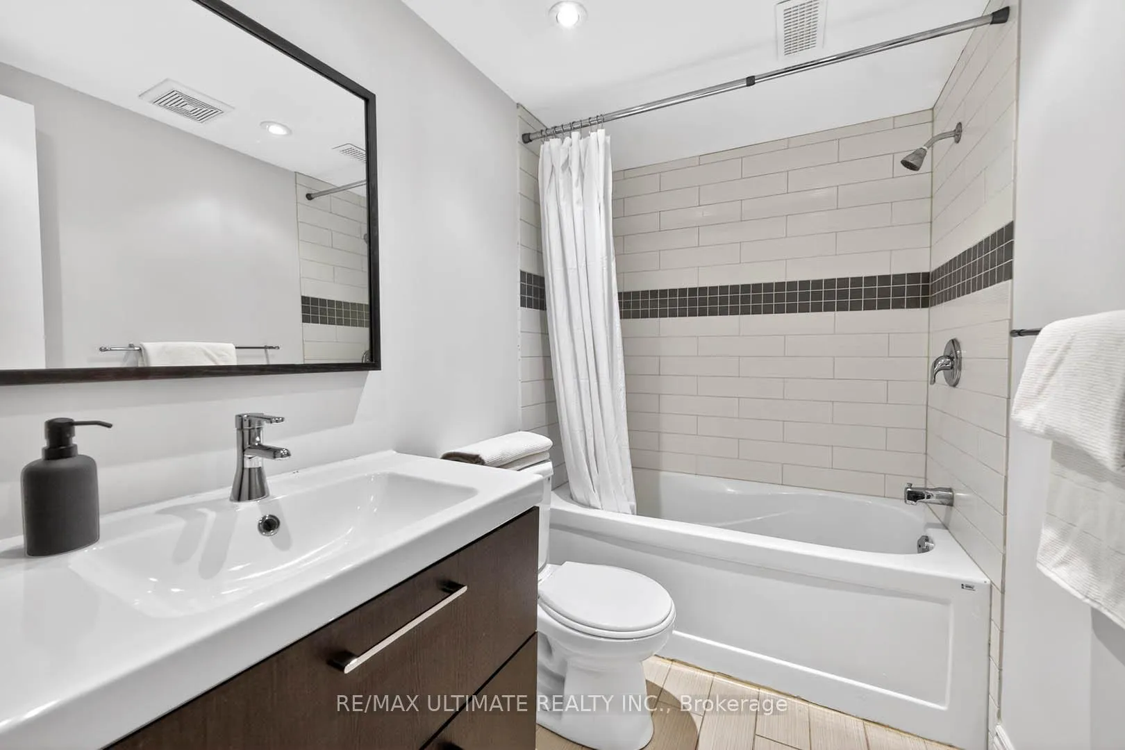 Photo 36 of 4 Bridgman Avenue, Toronto, Casa Loma — HOMEH