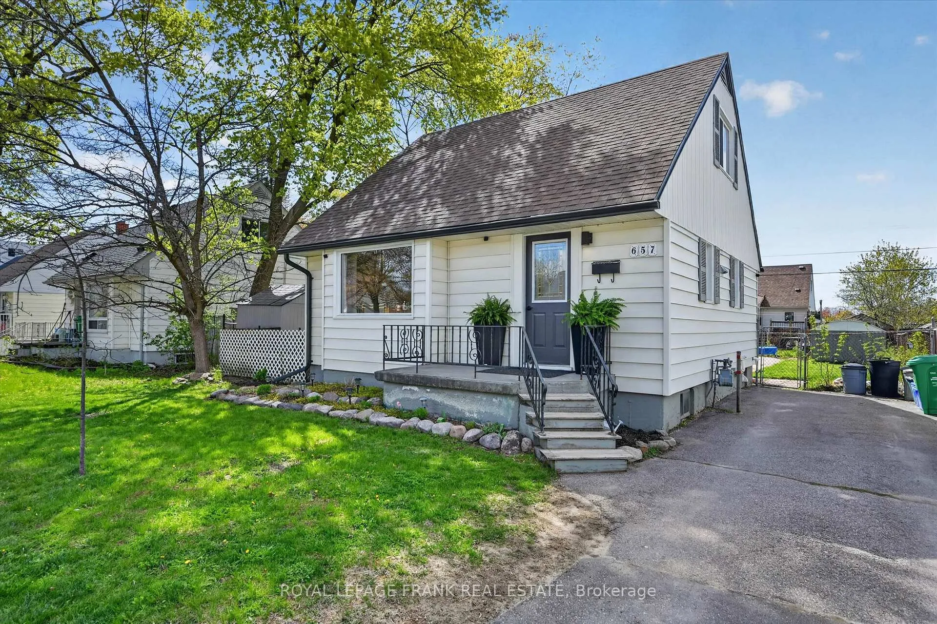 Photo 3 of 657 Mckellar Street, Peterborough, Otonabee Ward 1 — HOMEH