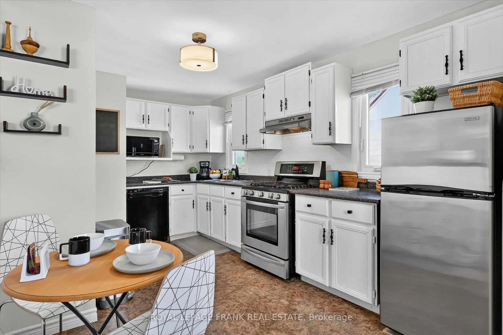 Photo 6 of 657 Mckellar Street, Peterborough, Otonabee Ward 1 — HOMEH