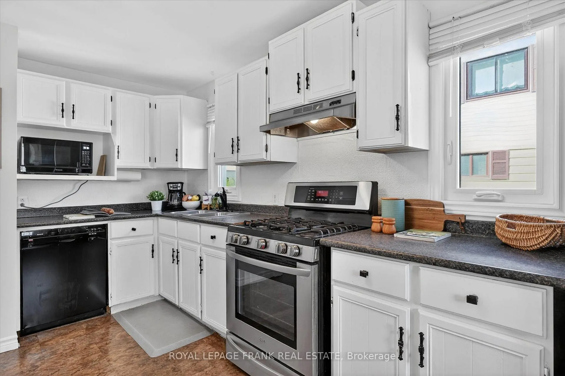 Photo 9 of 657 Mckellar Street, Peterborough, Otonabee Ward 1 — HOMEH
