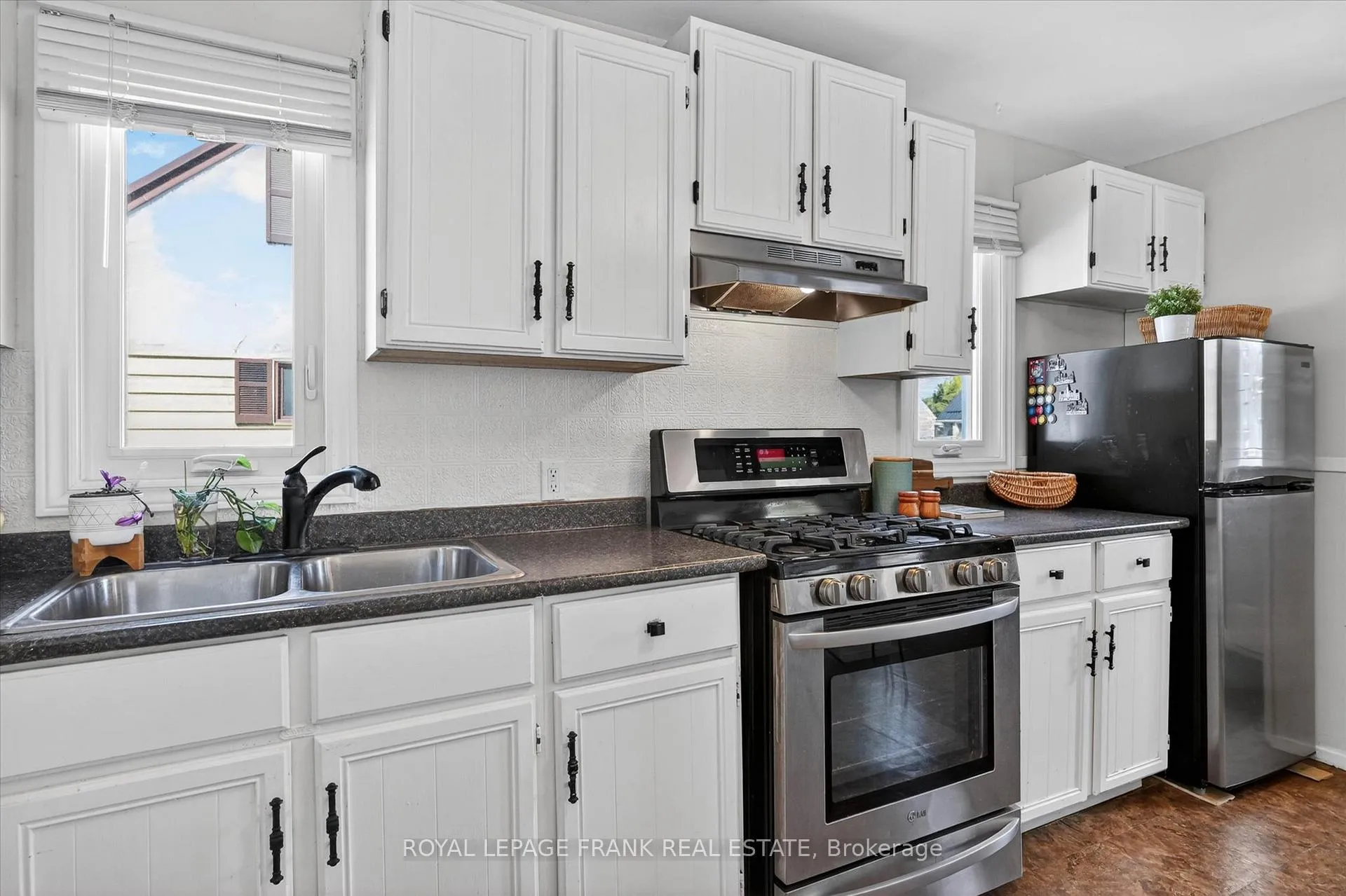 Photo 10 of 657 Mckellar Street, Peterborough, Otonabee Ward 1 — HOMEH