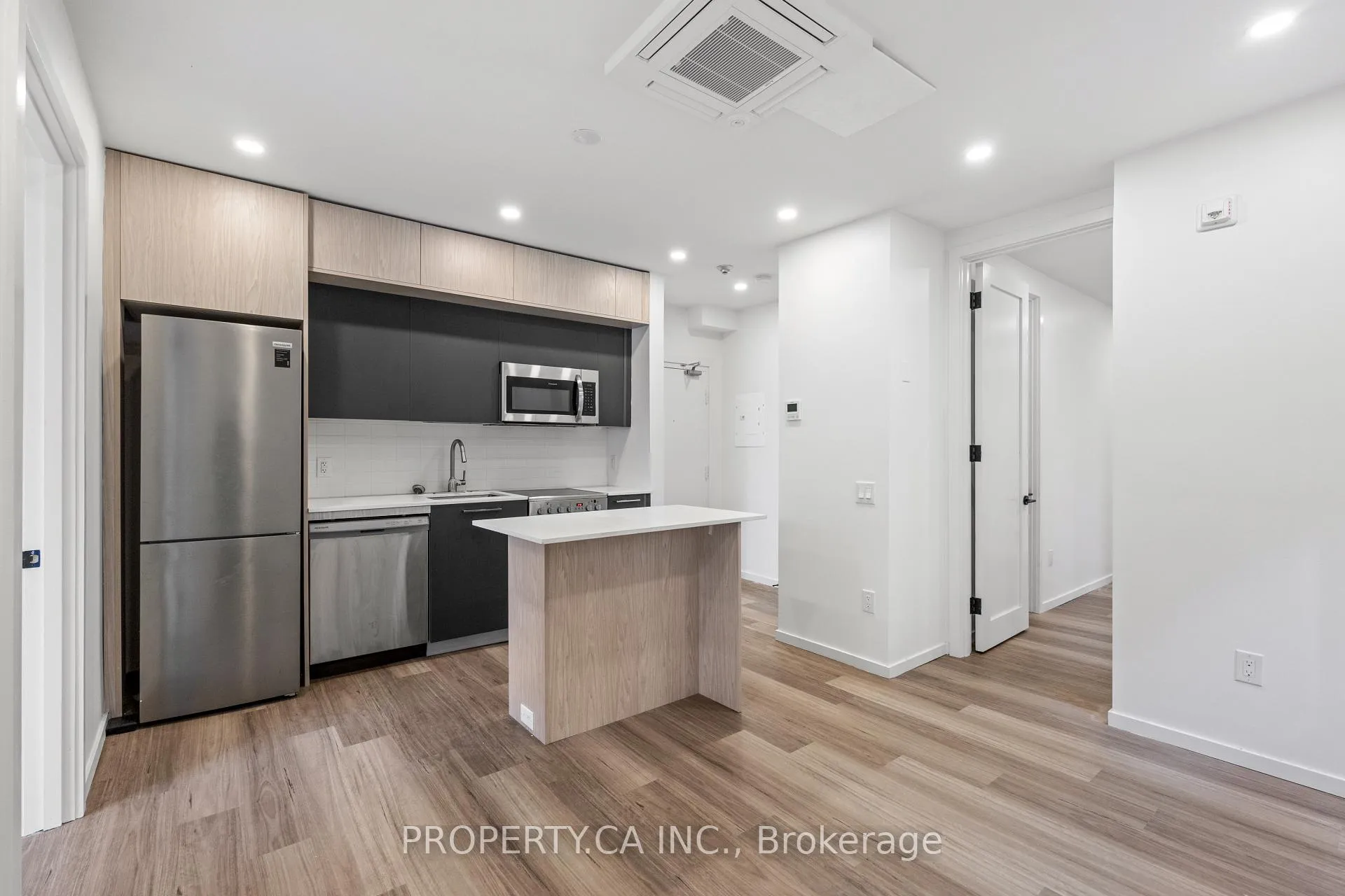 Photo 4 of Unit 203, 1989 Yonge Street, Toronto, Mount Pleasant West — HOMEH