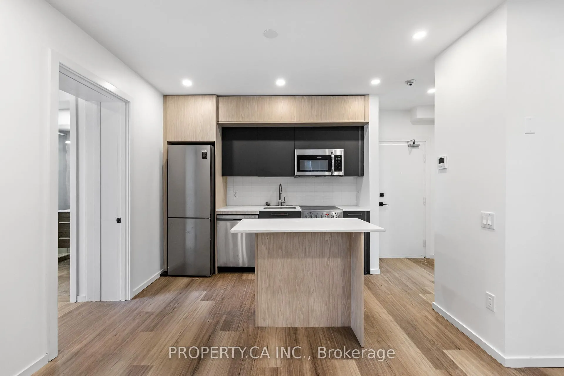 Photo 5 of Unit 203, 1989 Yonge Street, Toronto, Mount Pleasant West — HOMEH