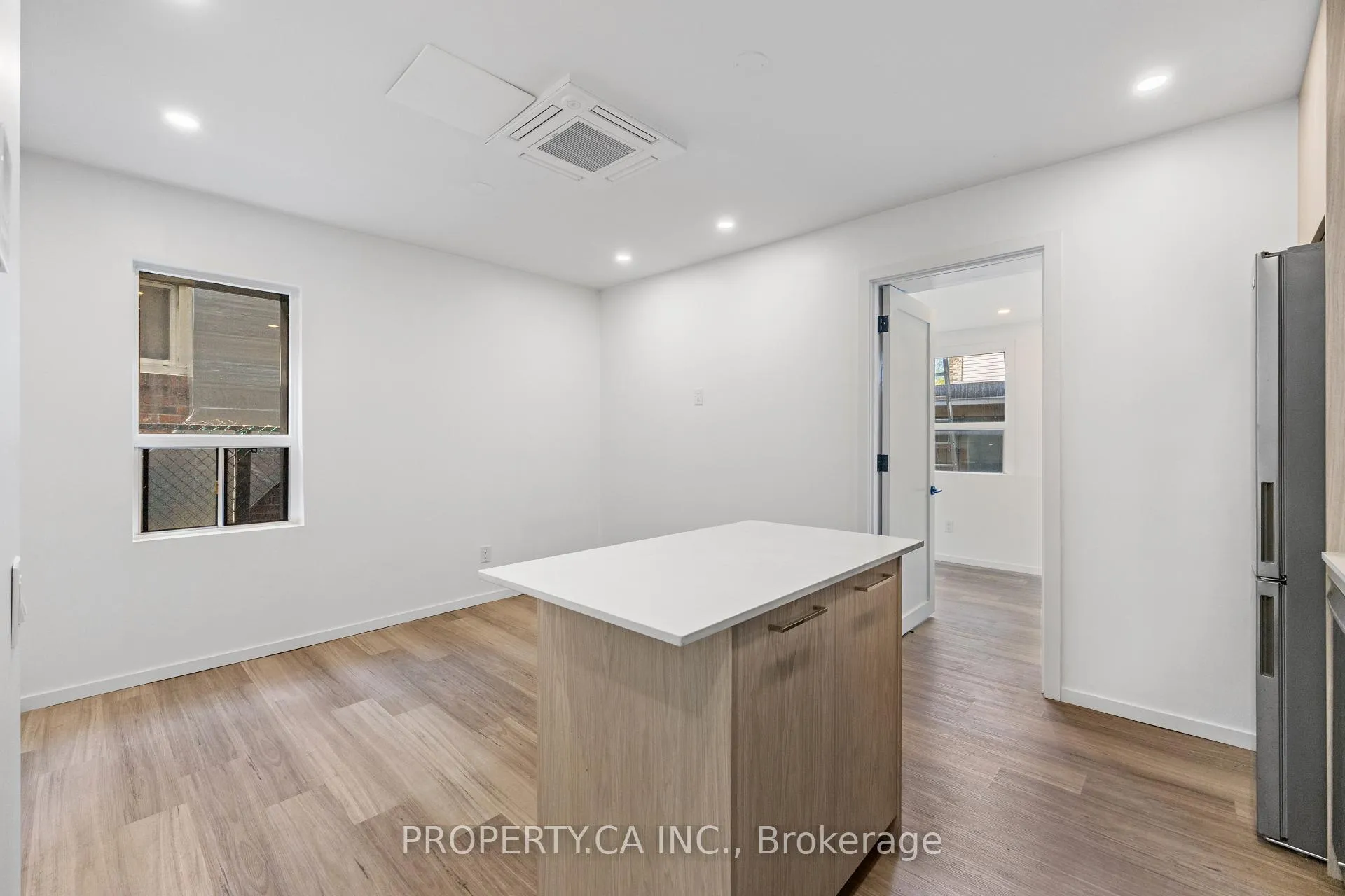 Photo 6 of Unit 203, 1989 Yonge Street, Toronto, Mount Pleasant West — HOMEH