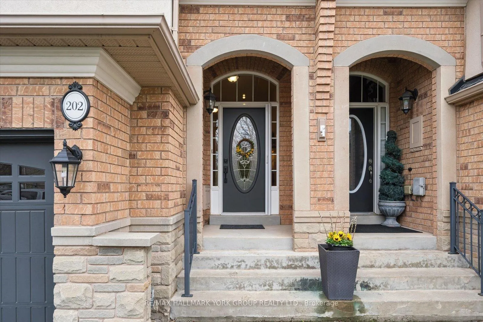 Photo 3 of 202 Duskywing Way, Oakville, Bronte — HOMEH