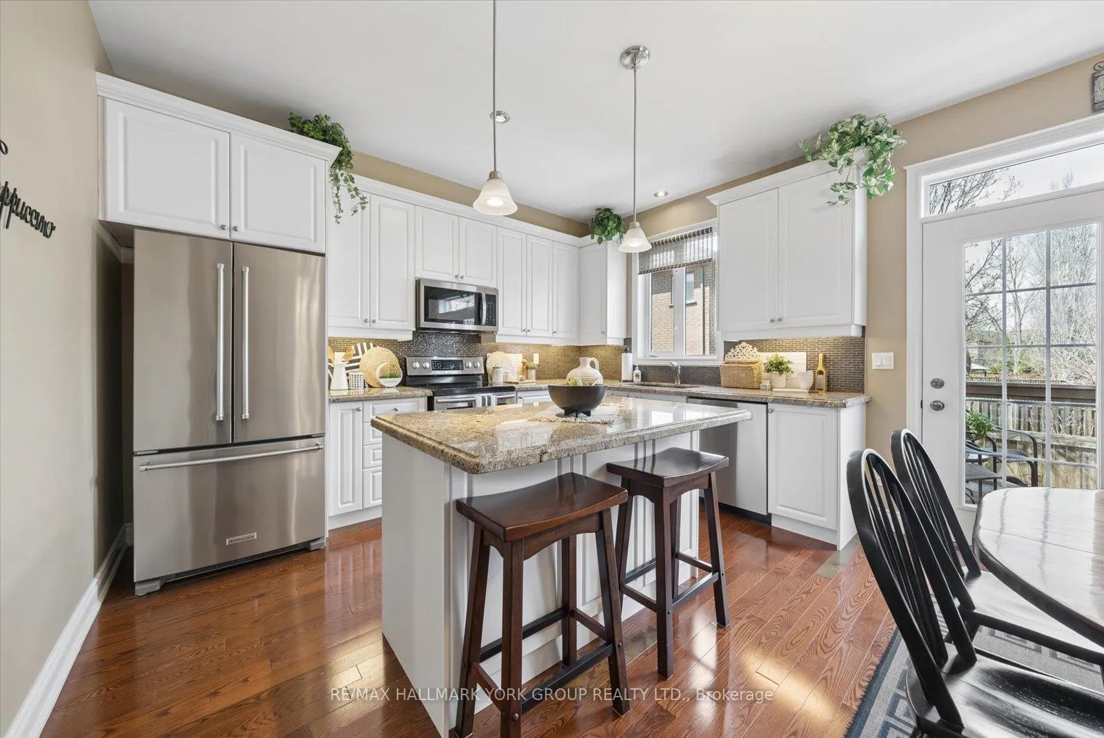 Photo 4 of 202 Duskywing Way, Oakville, Bronte — HOMEH